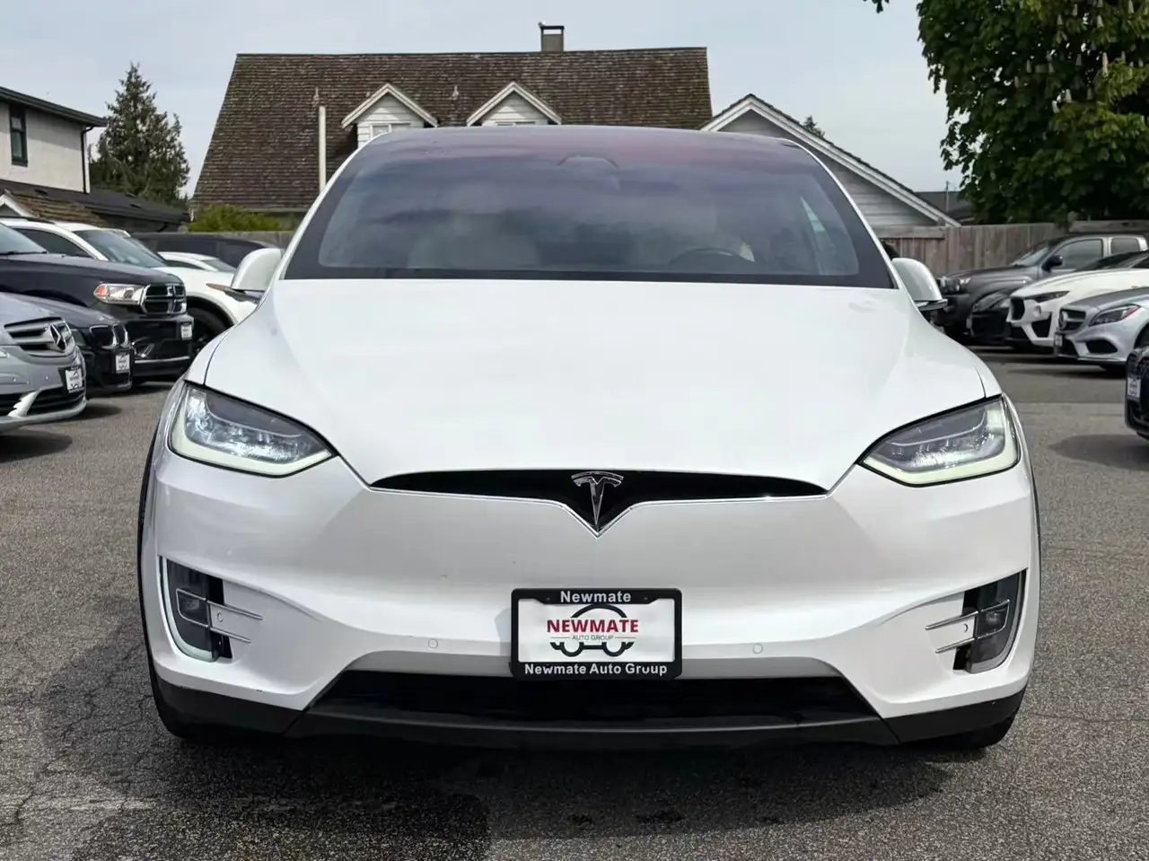 Tesla Model X снимка Tesla Model X