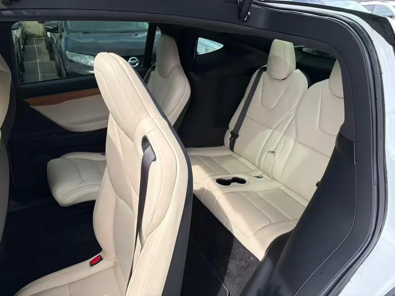 Tesla Model X снимка Tesla Model X