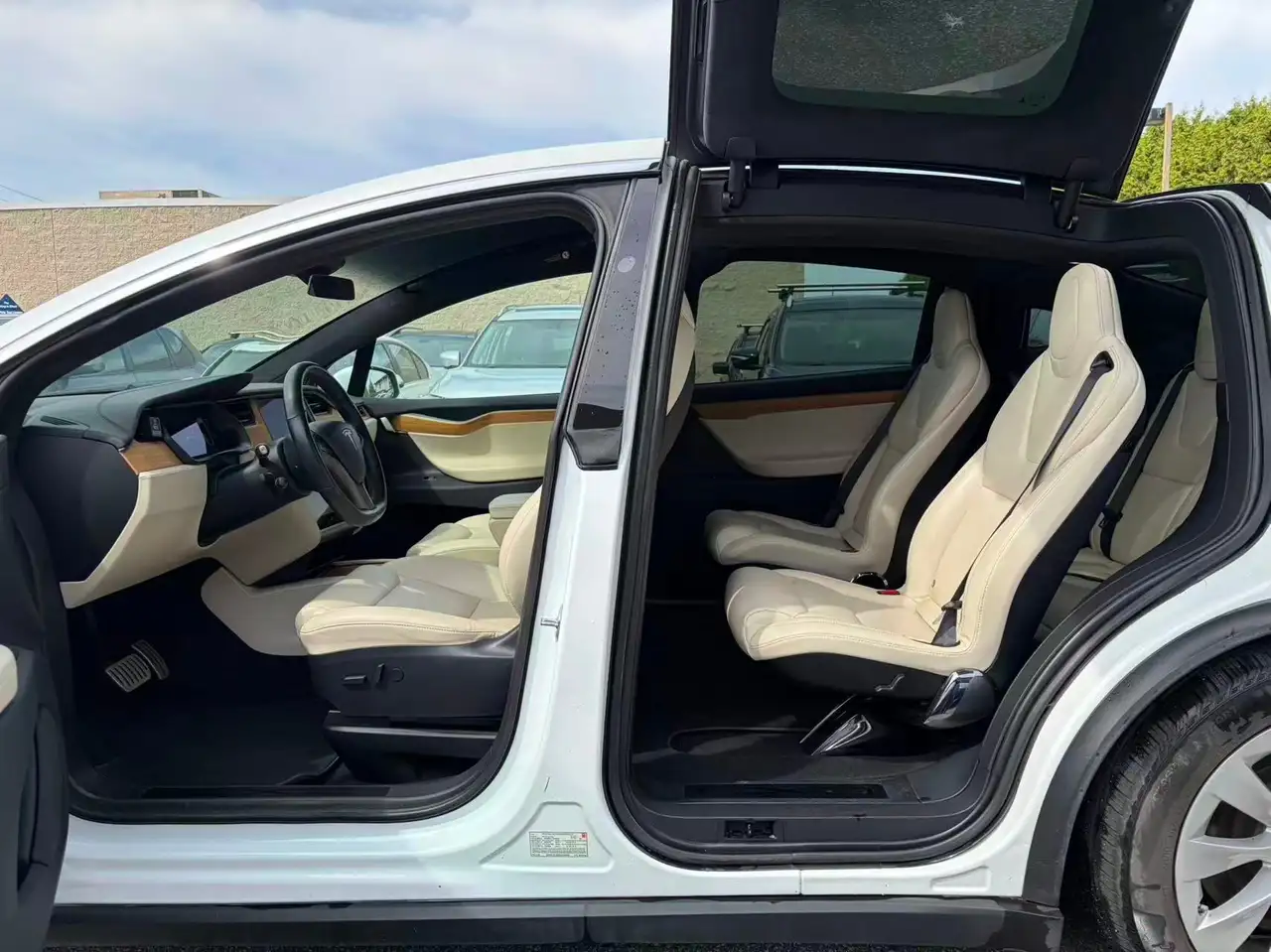 Tesla Model X снимка Tesla Model X