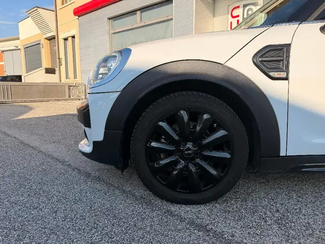 Mini Countryman view 3
