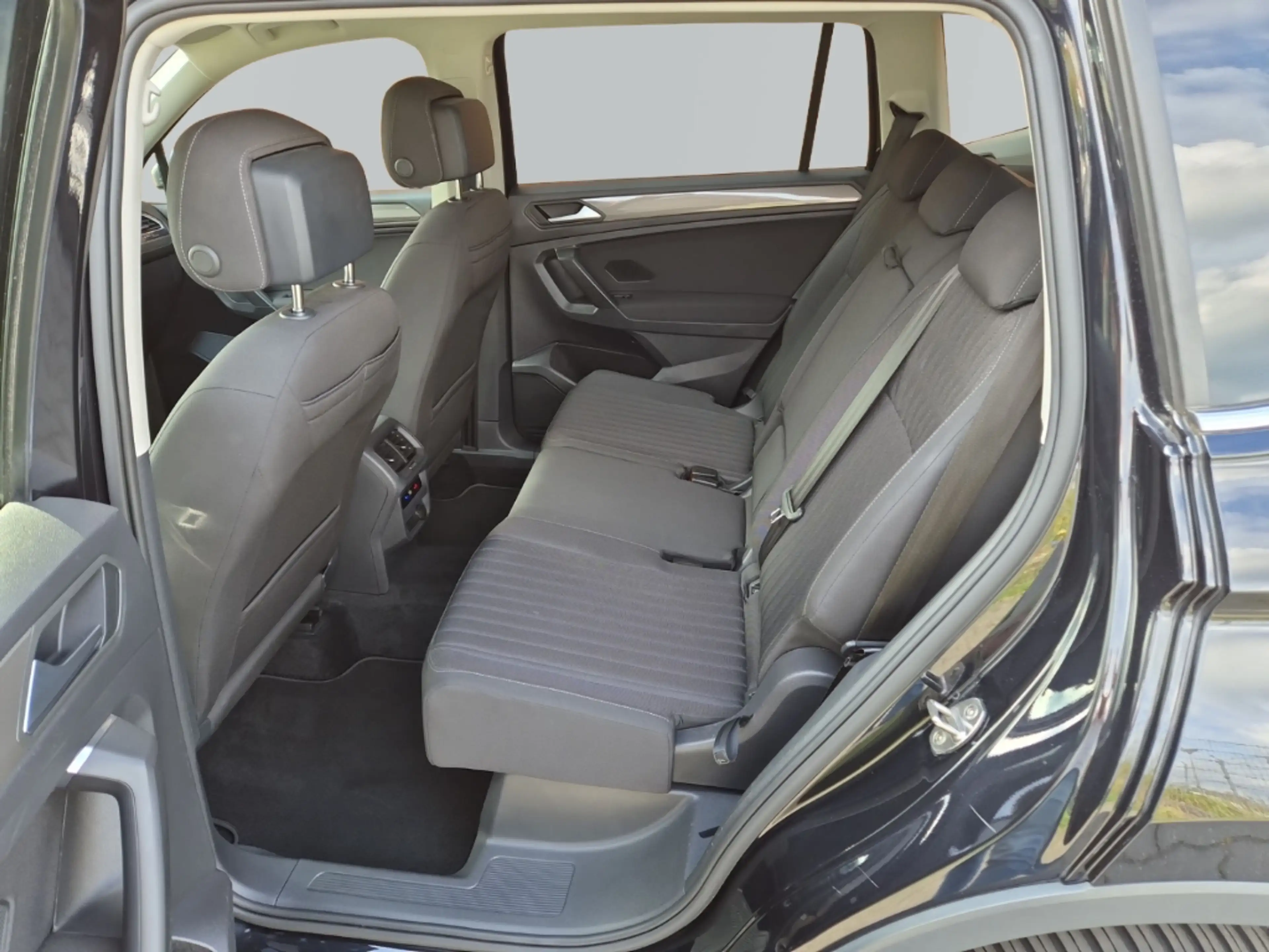 Volkswagen Tiguan Allspace Life 2,0 TDI DSG 7-Sitzer AHK CAM — photo 12