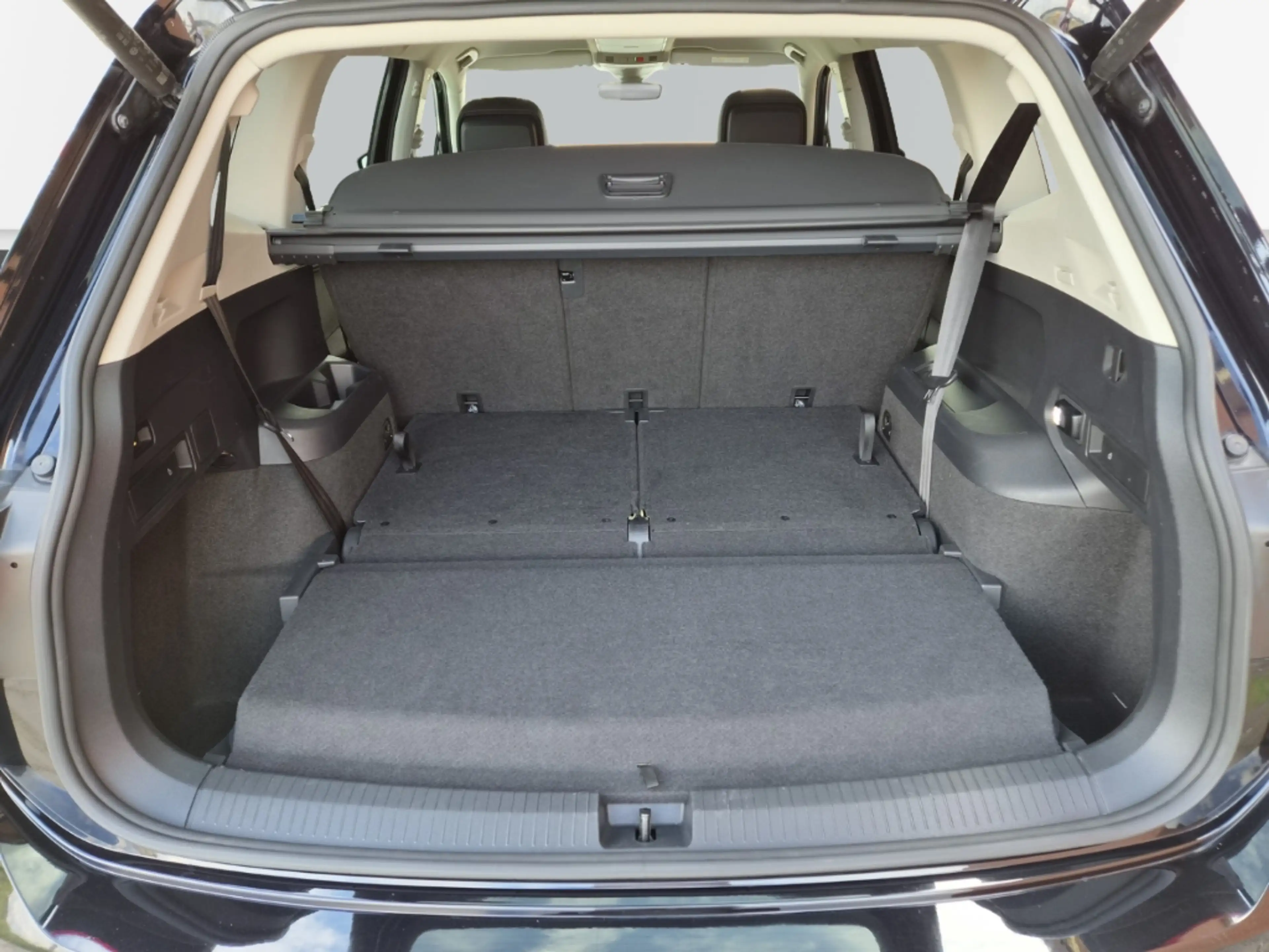 Volkswagen Tiguan Allspace Life 2,0 TDI DSG 7-Sitzer AHK CAM — photo 11