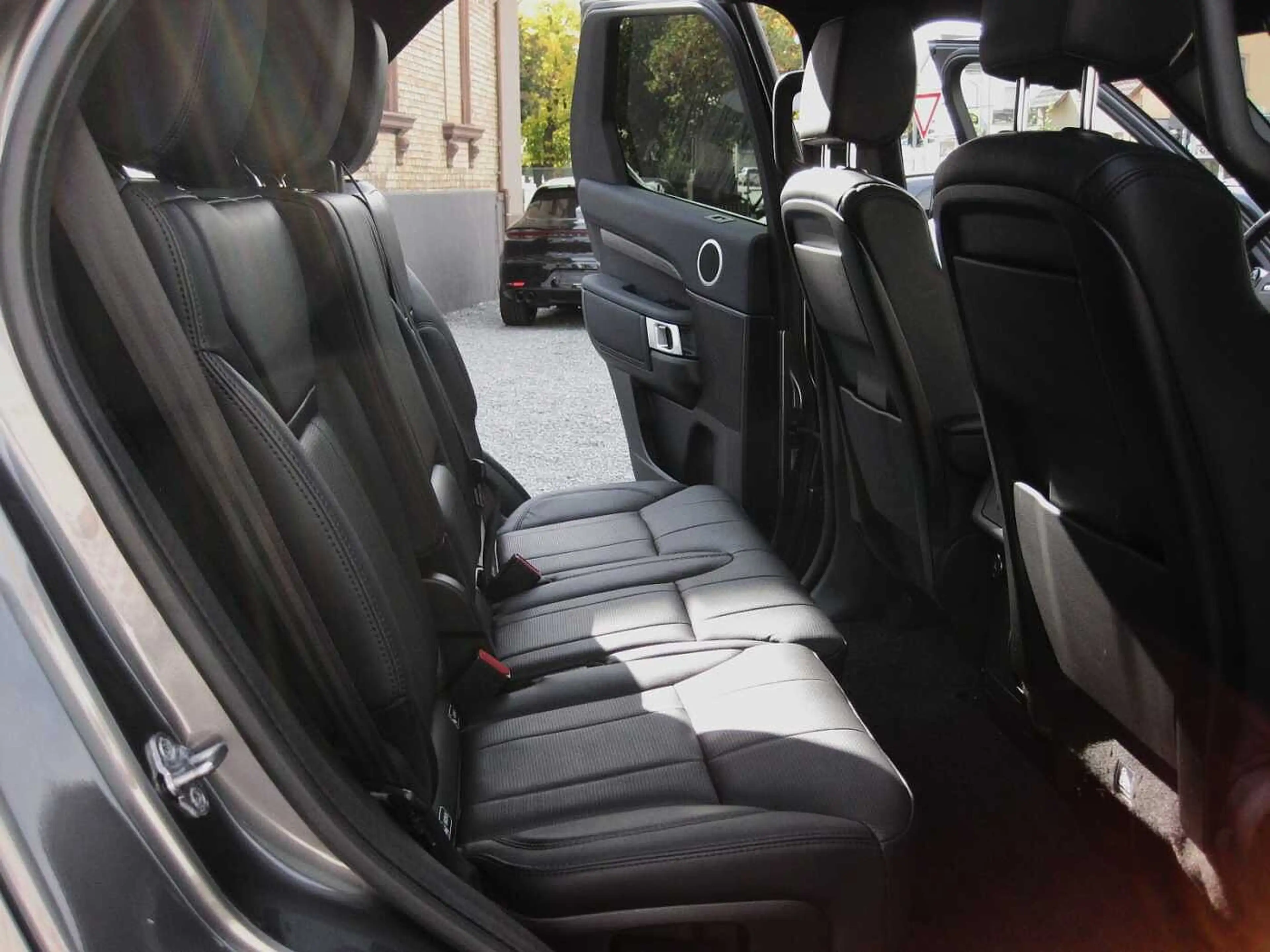 Land Rover Discovery Diesel 3.0 Sd6 HSE 7SitzeTop Ausst. — photo 6