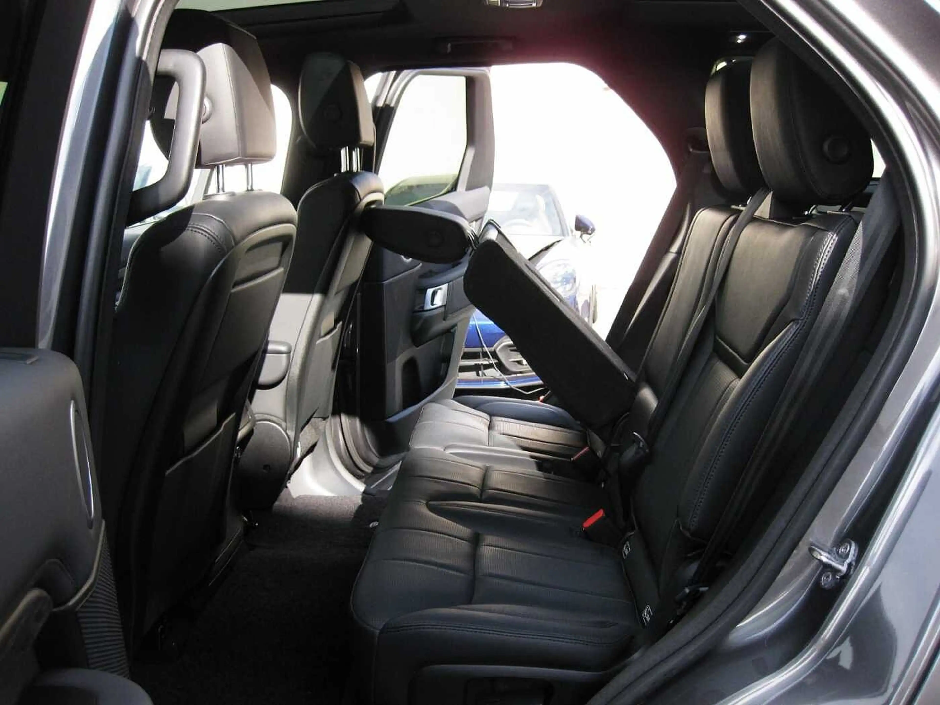 Land Rover Discovery Diesel 3.0 Sd6 HSE 7SitzeTop Ausst. — photo 4