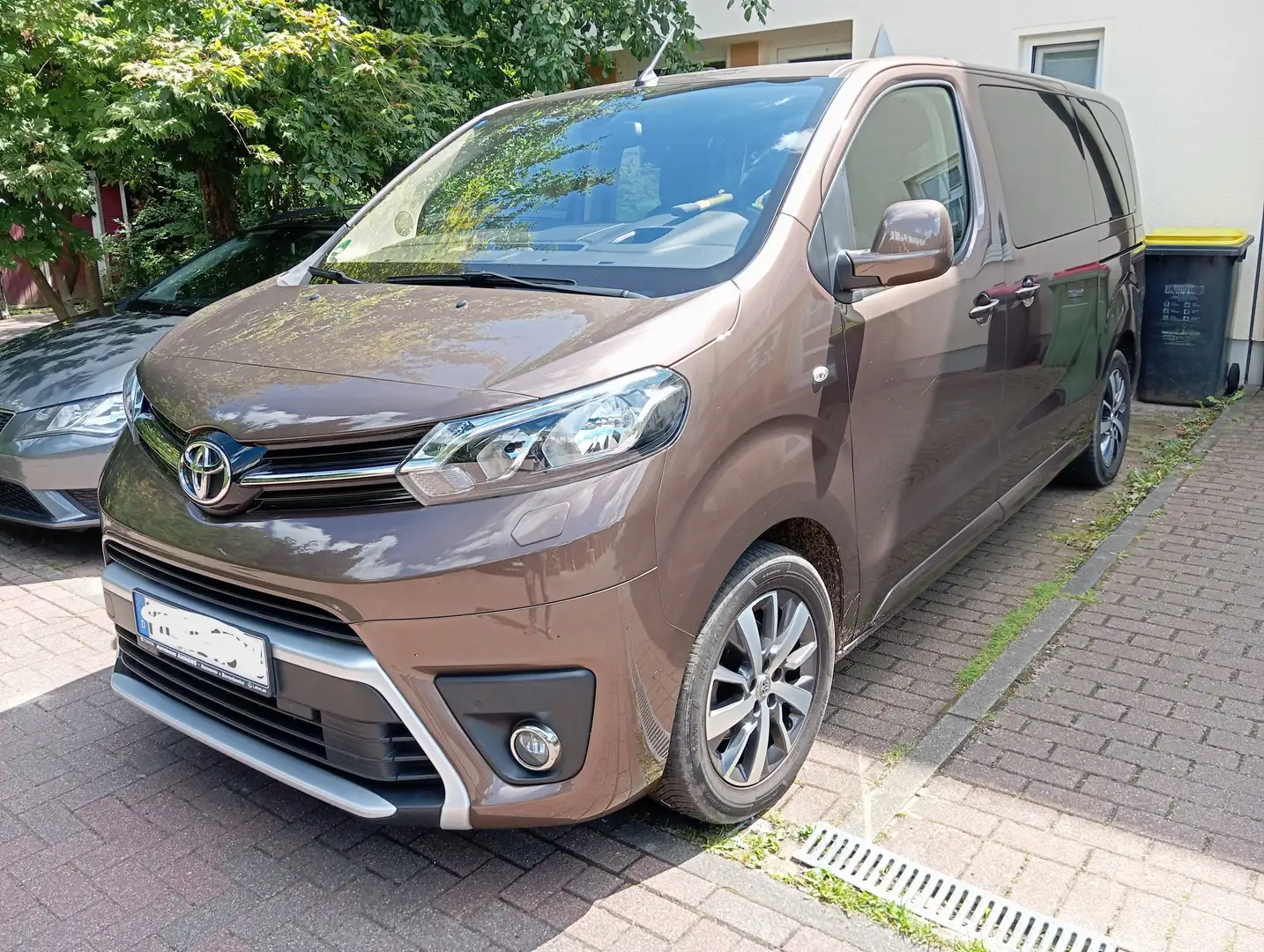 Toyota Proace Proace 2,0-l-D-4D L1 (8-Si.) Autm. Verso Team Deut Maro - 2