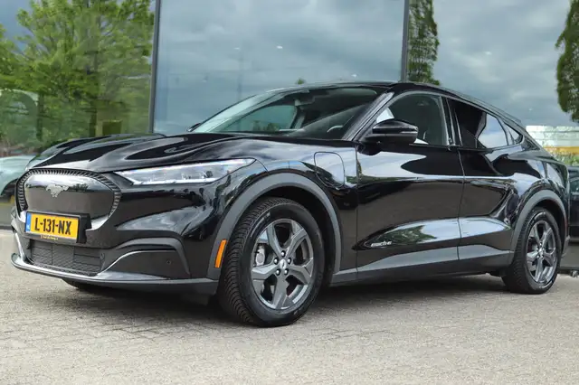 Ford Mustang Mach-E RWD 75KWH SOH 95% | CARPLAY | CAMERA | WINTERPACK