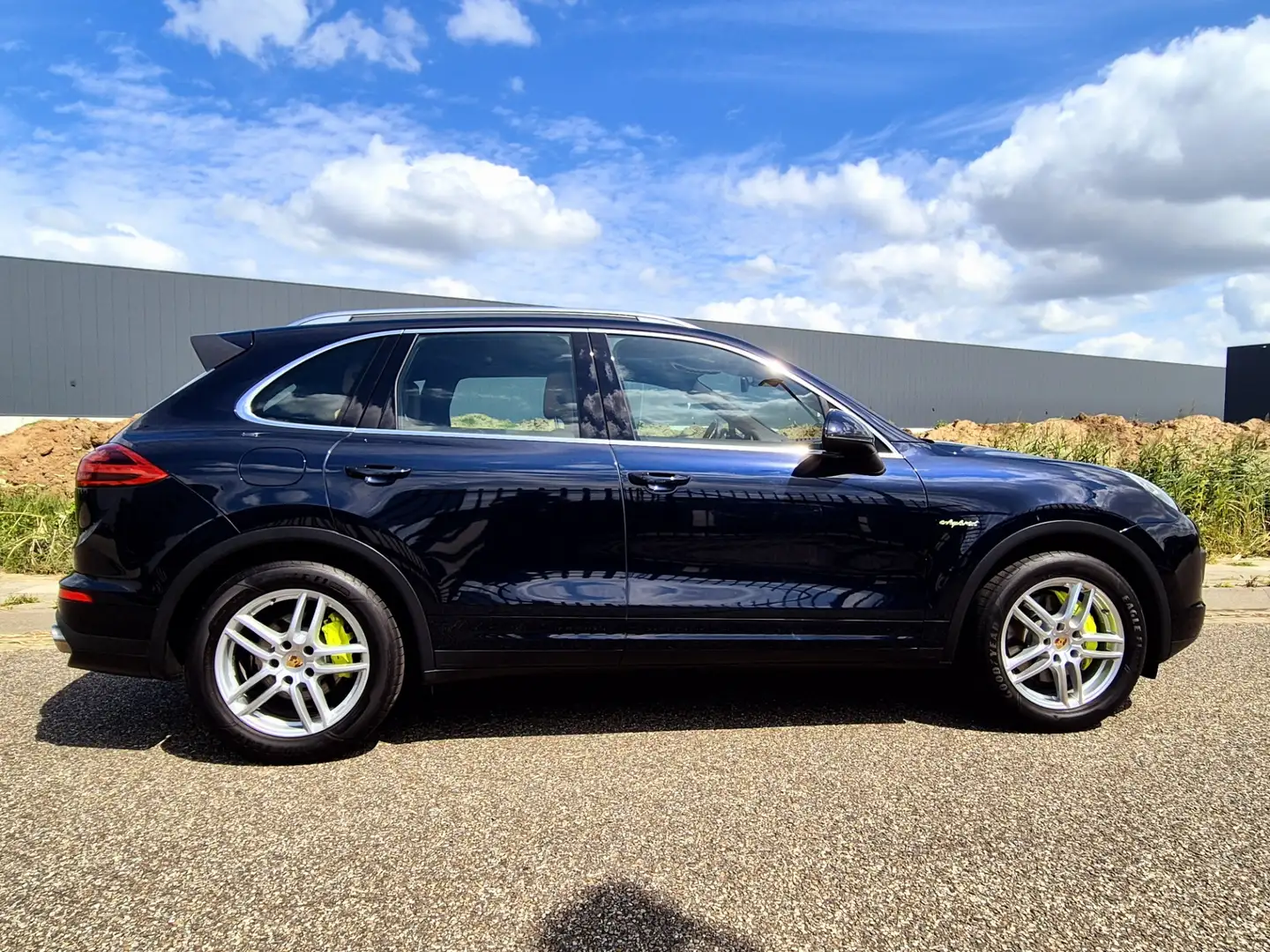Porsche Cayenne 3.0 S E-Hybrid In absolute nieuwstaat. Nederlandse Azul - 2