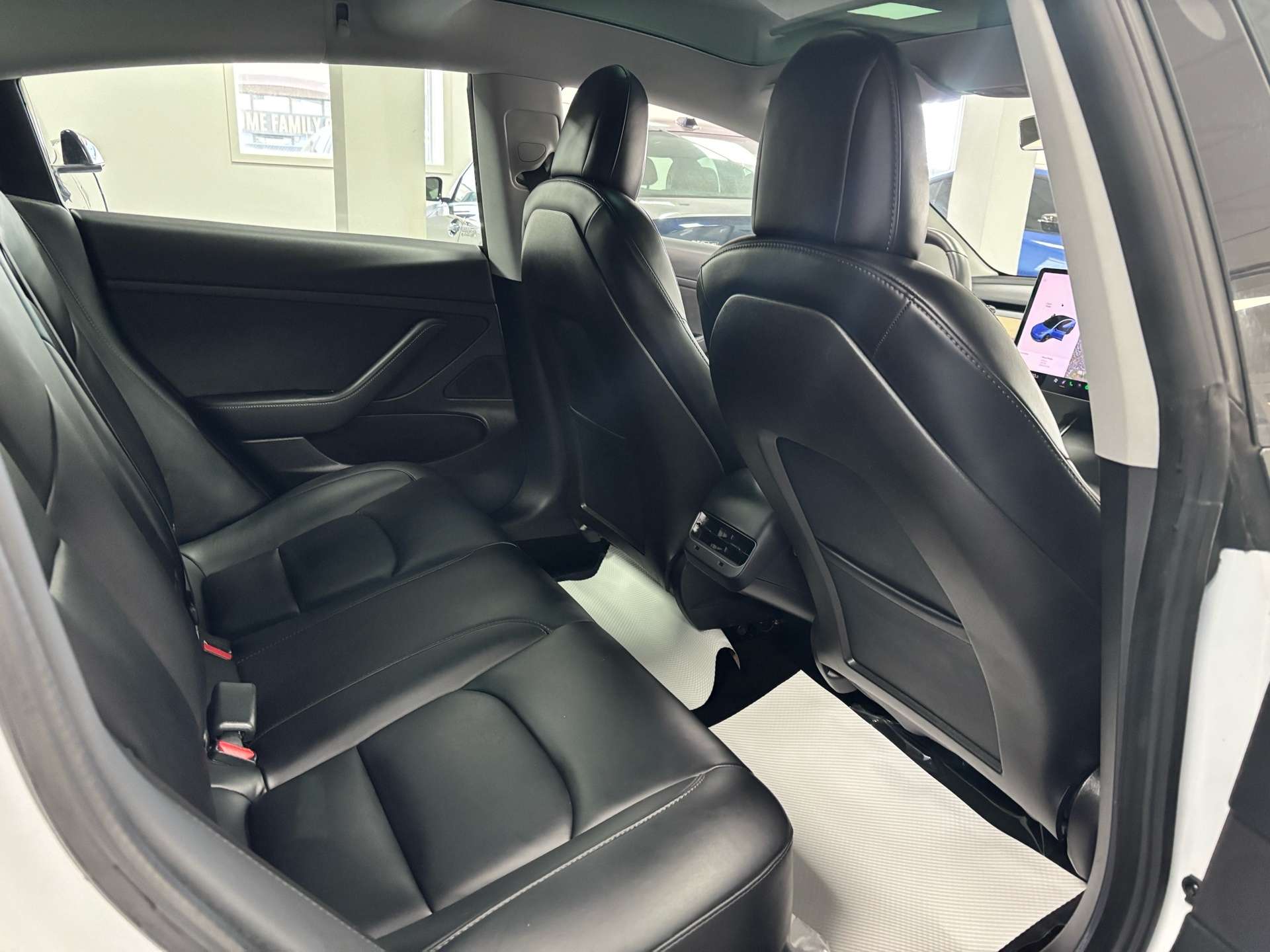 2020 Tesla Model 3 Standard Range Plus RWD thumb 16
