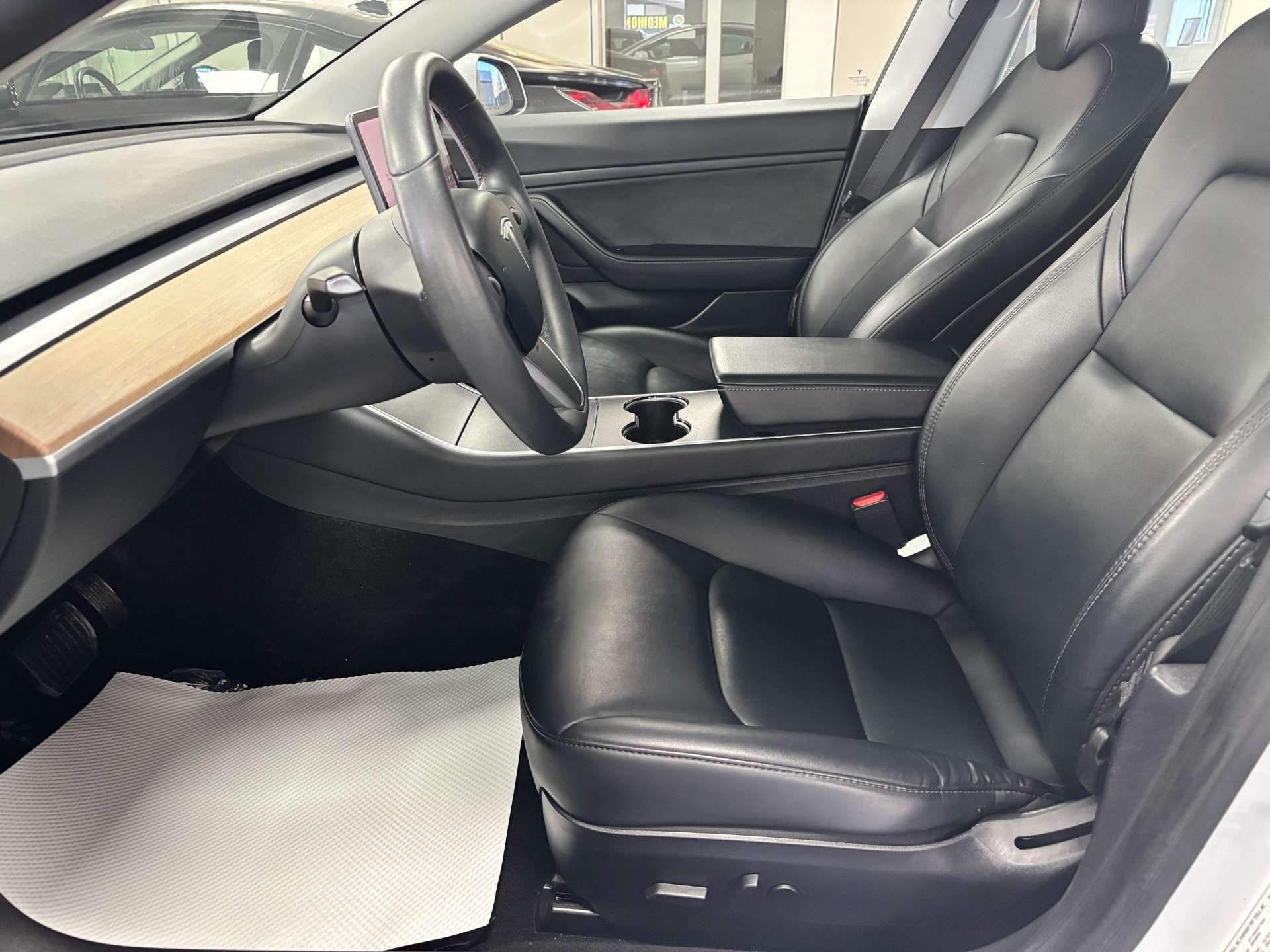 2020 Tesla Model 3 Standard Range Plus RWD thumb 11