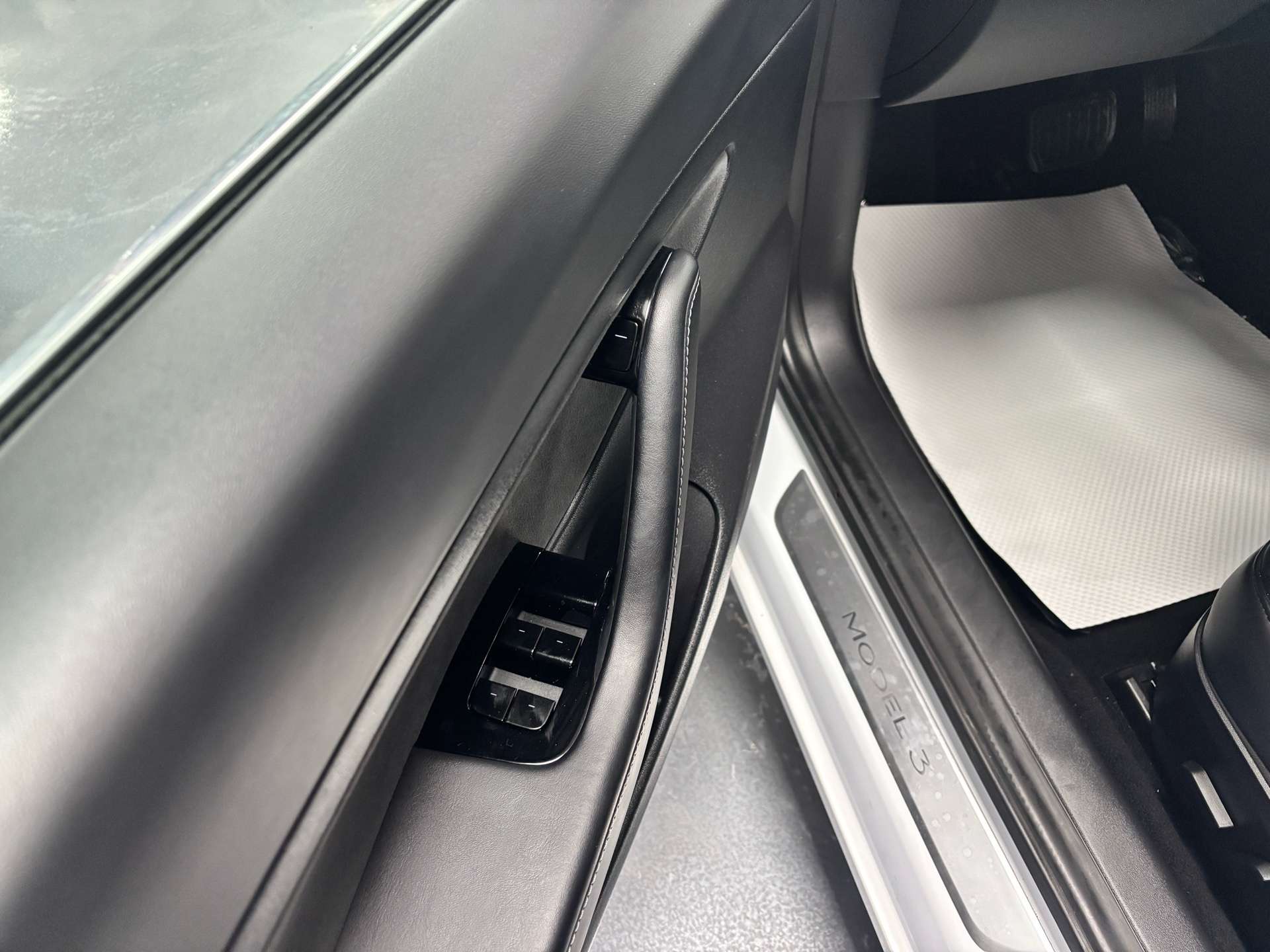 2020 Tesla Model 3 Standard Range Plus RWD thumb 9