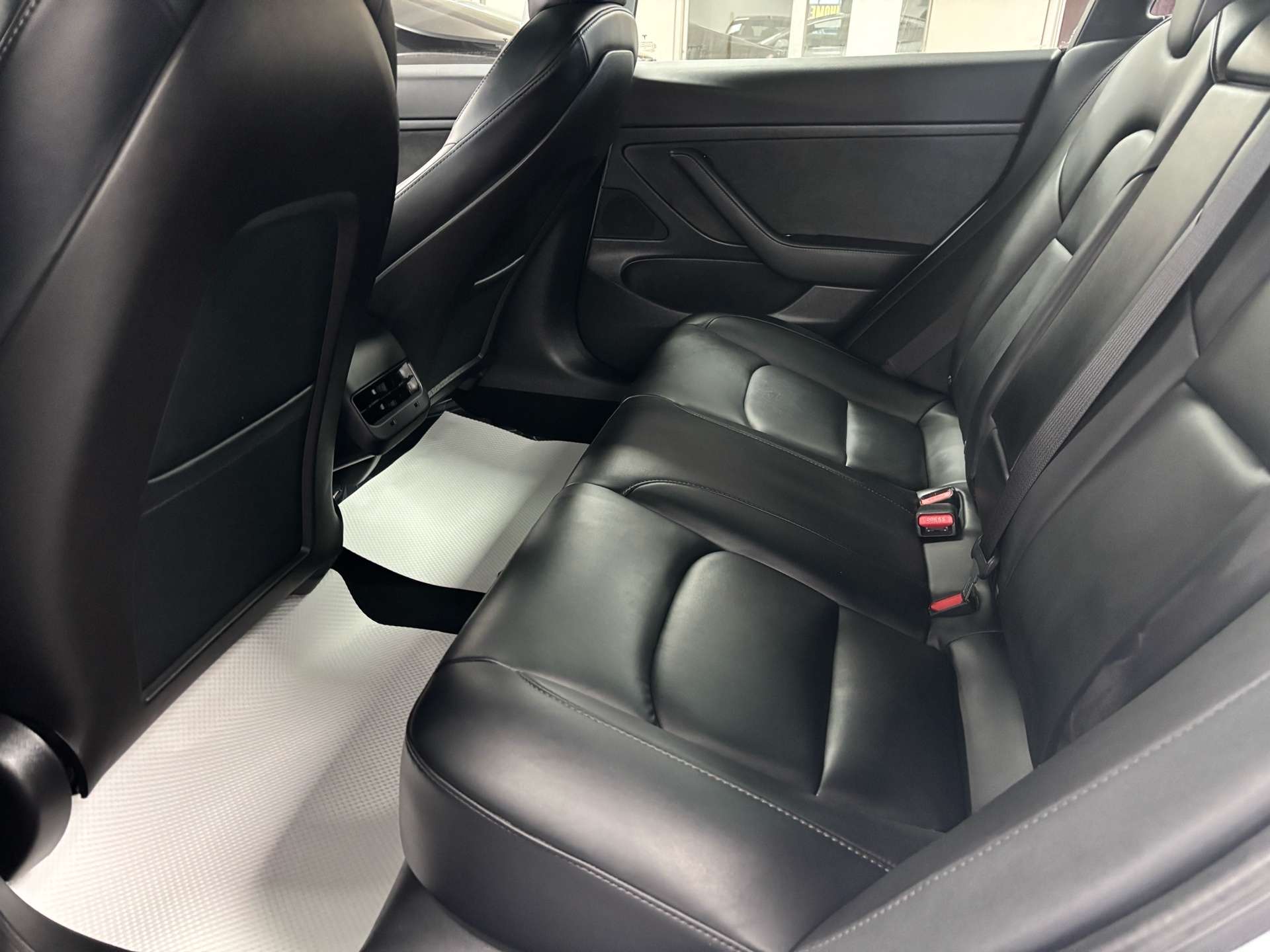 2020 Tesla Model 3 Standard Range Plus RWD thumb 13