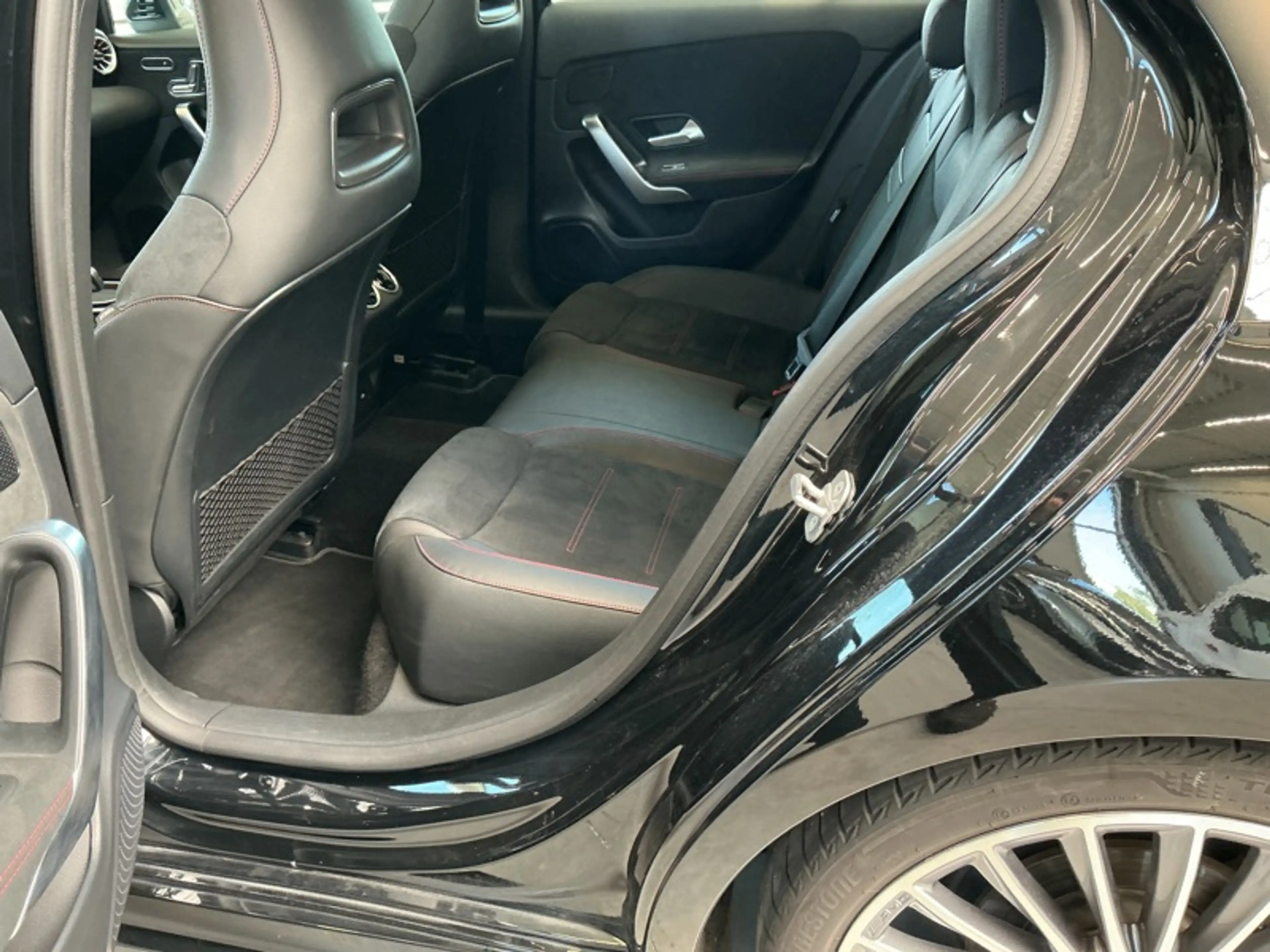 Mercedes-Benz A 180 d AMG Line — photo 6