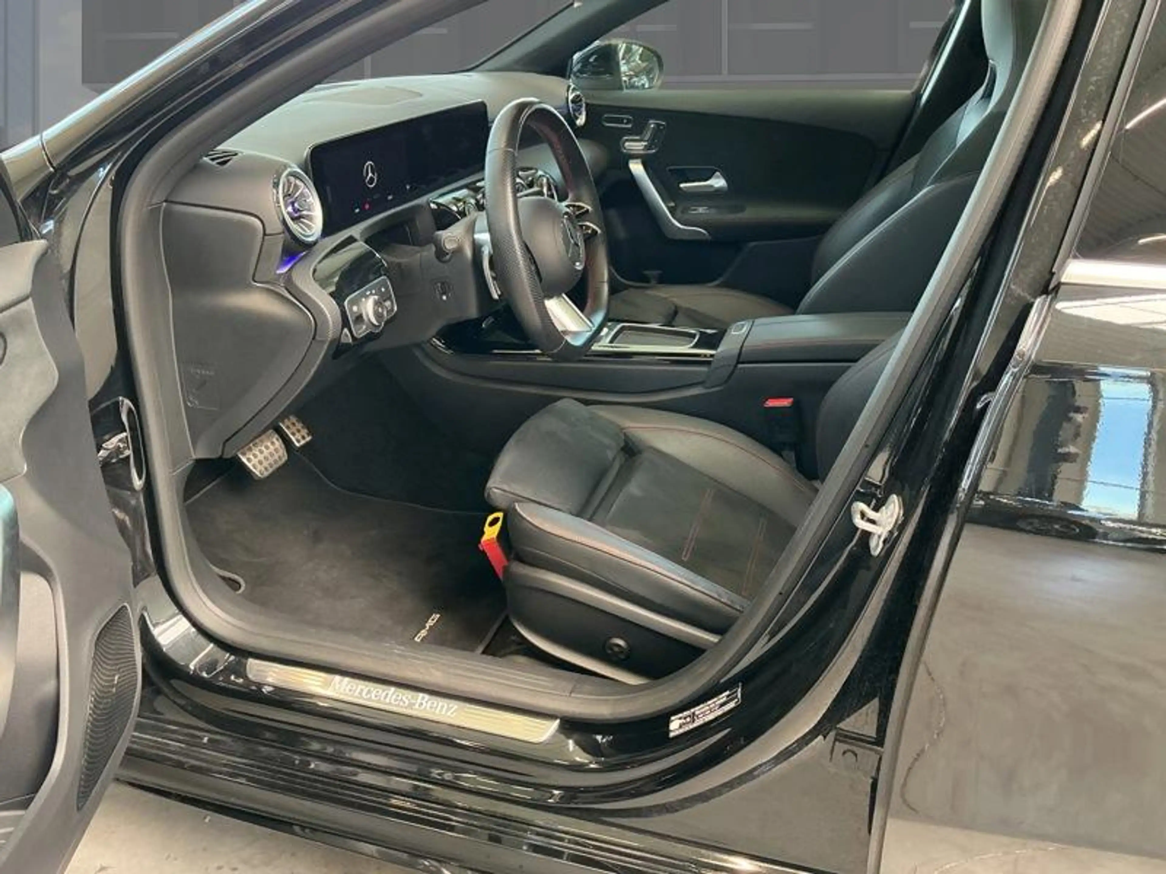Mercedes-Benz A 180 d AMG Line — photo 3