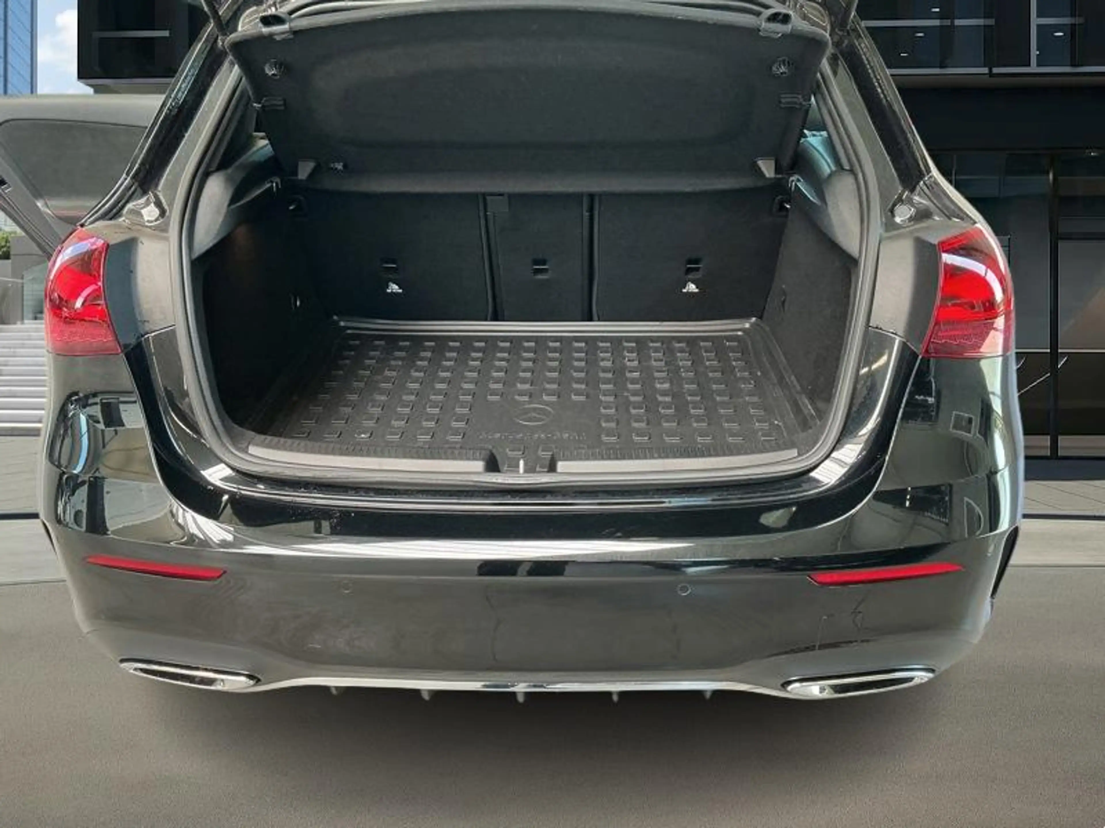 Mercedes-Benz A 180 d AMG Line — photo 10