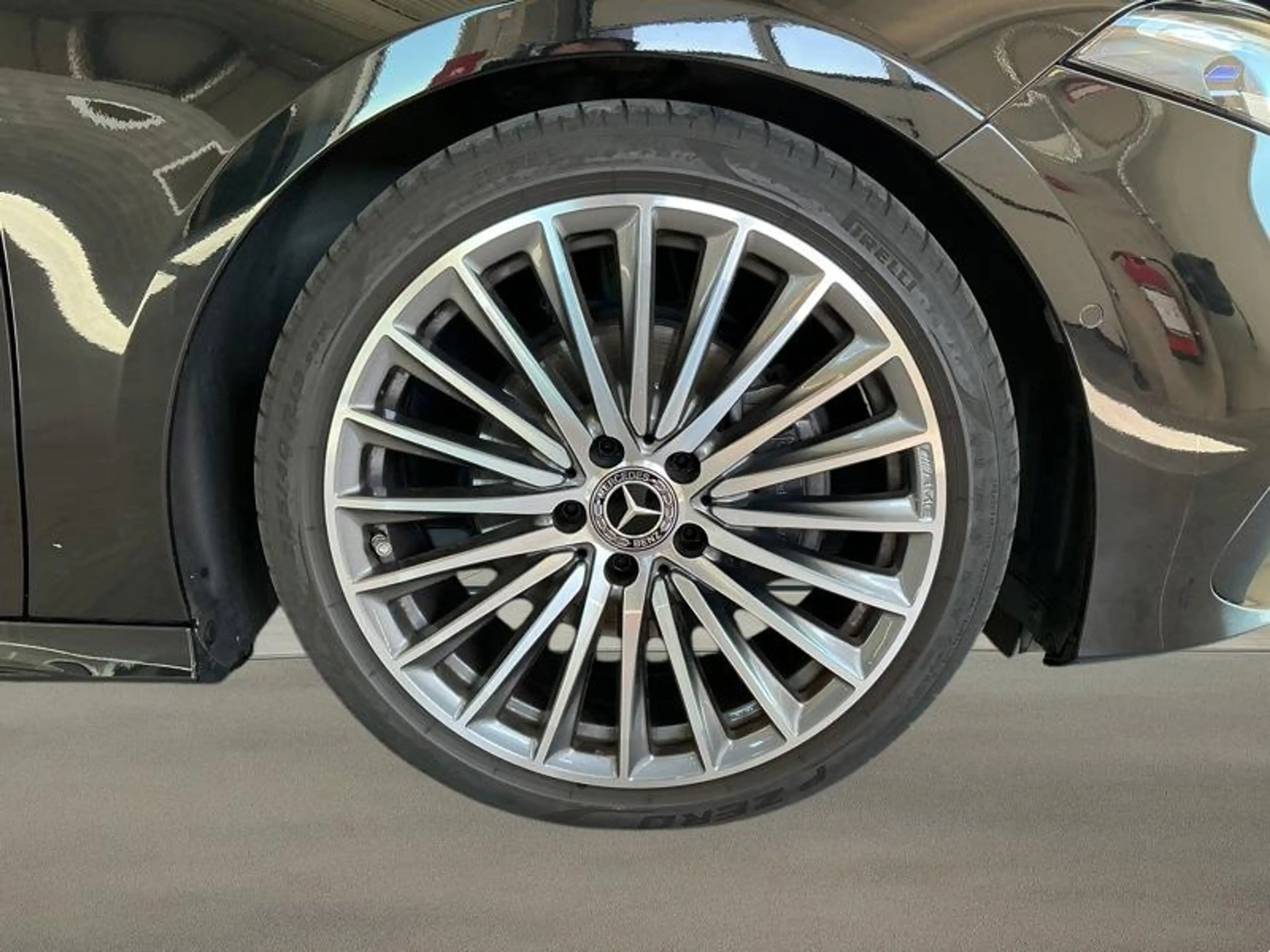 Mercedes-Benz A 180 d AMG Line — photo 4