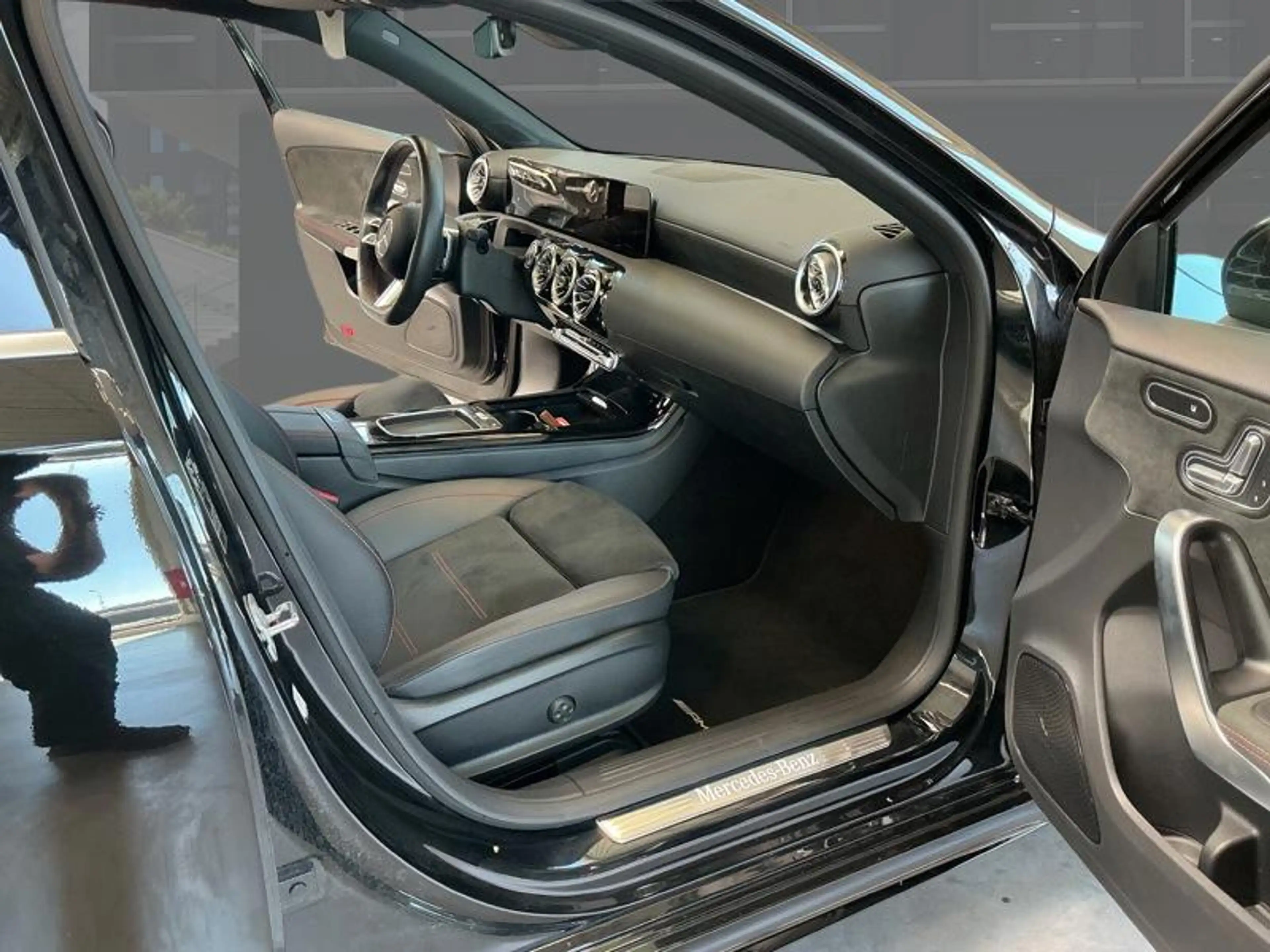 Mercedes-Benz A 180 d AMG Line — photo 7