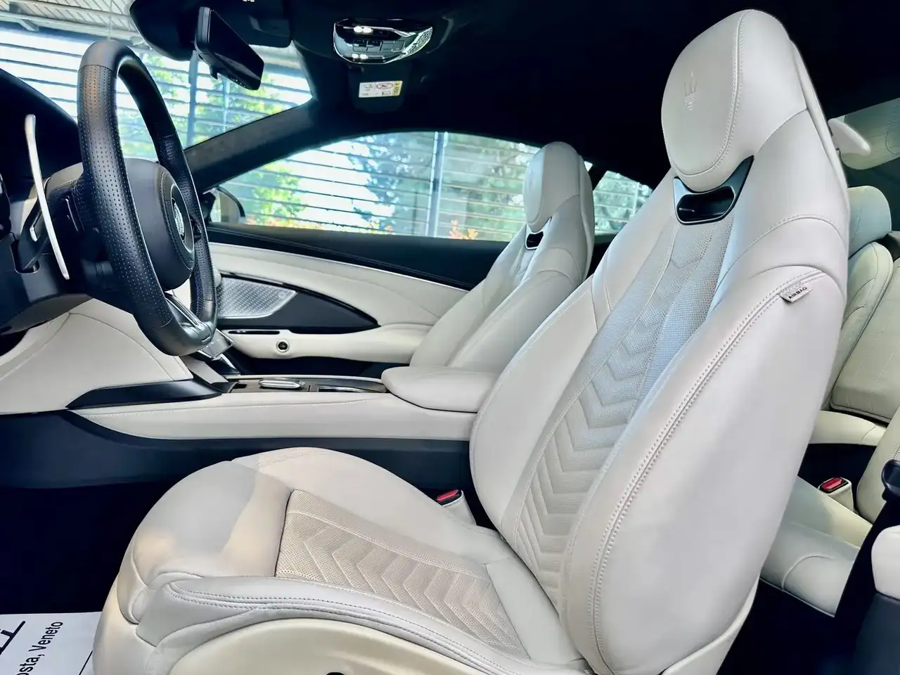 Maserati GranTurismo 2023 — фото 10