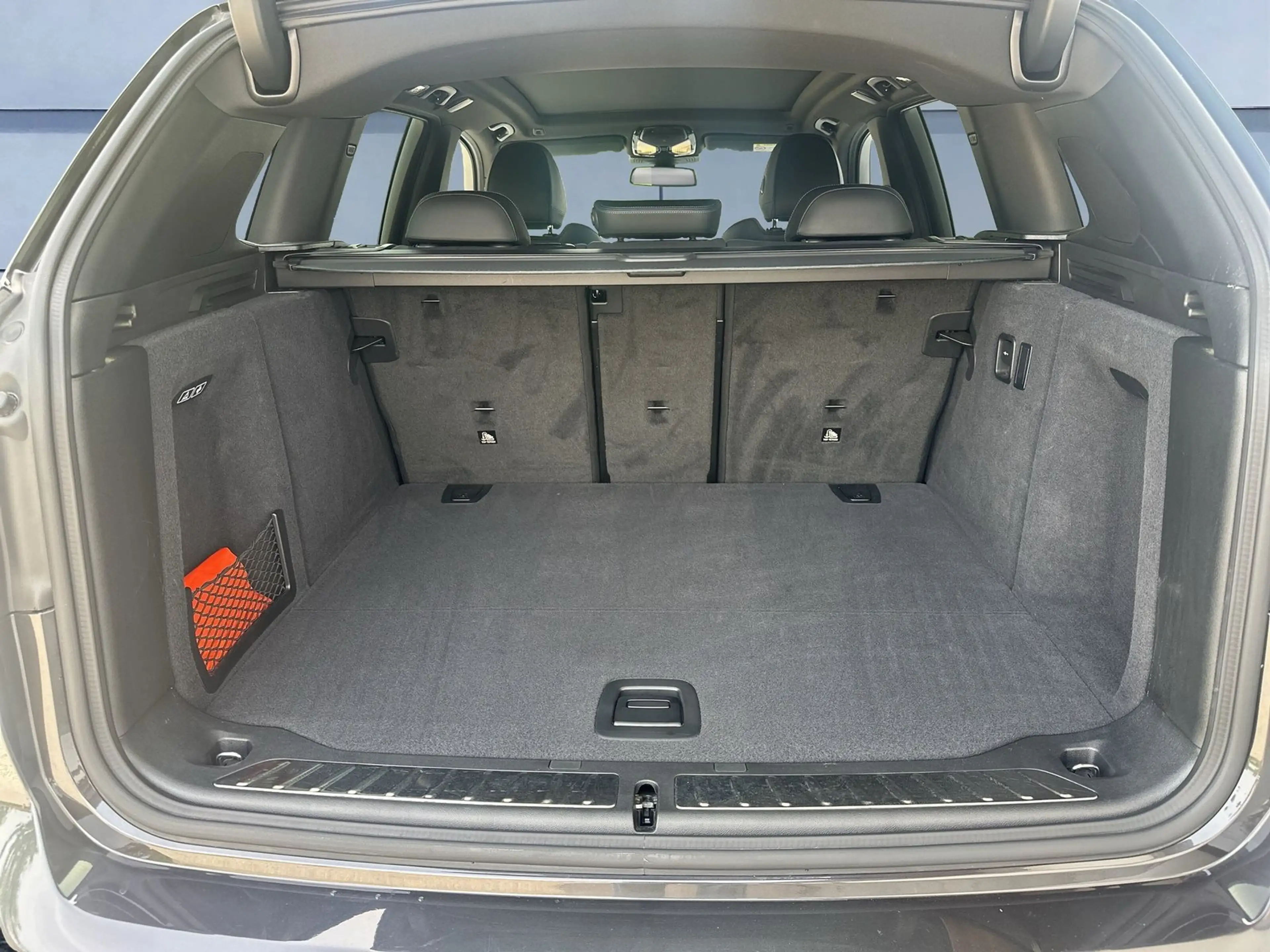 BMW iX3 M Sport — photo 11