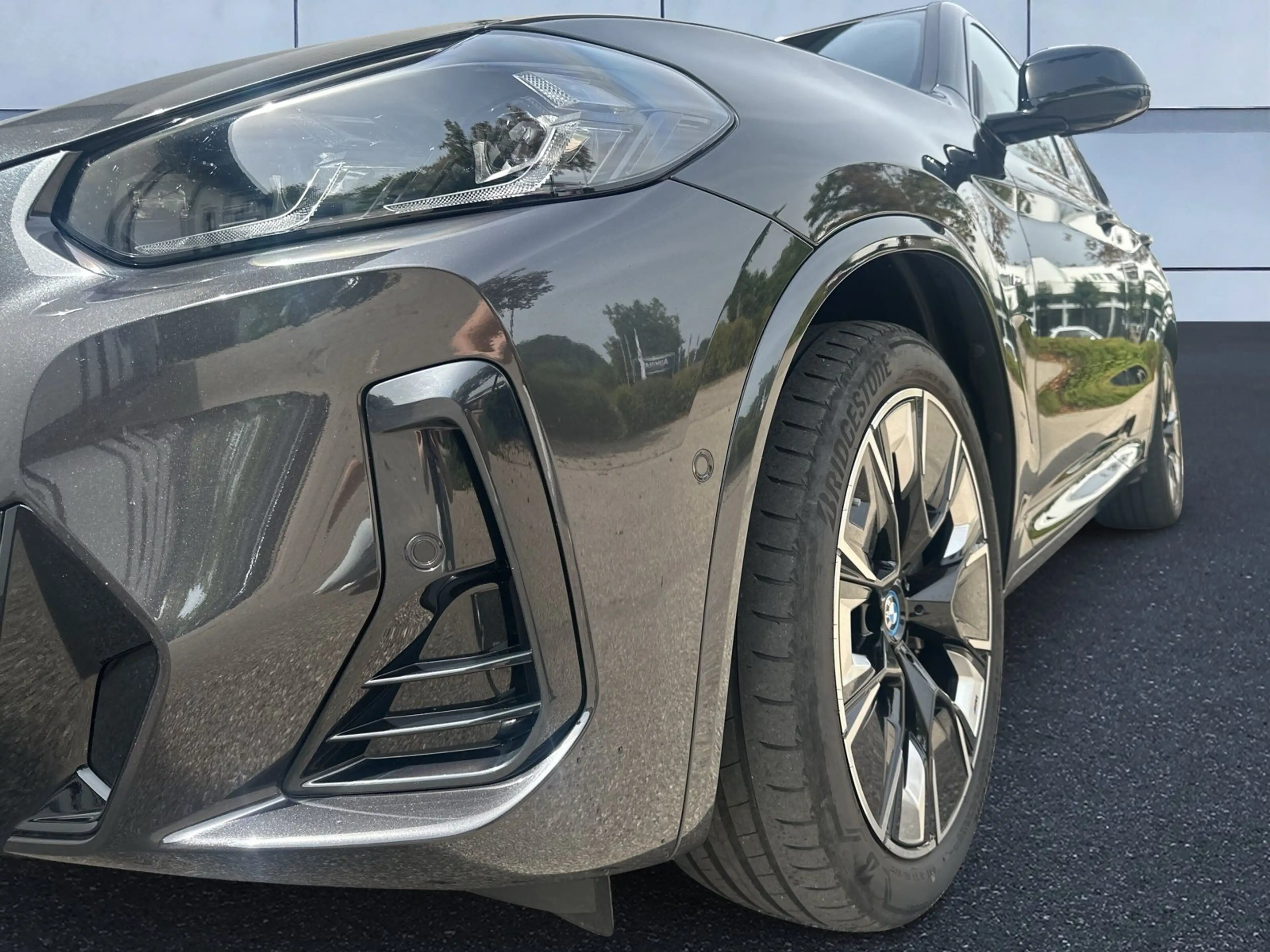 BMW iX3 M Sport — photo 12
