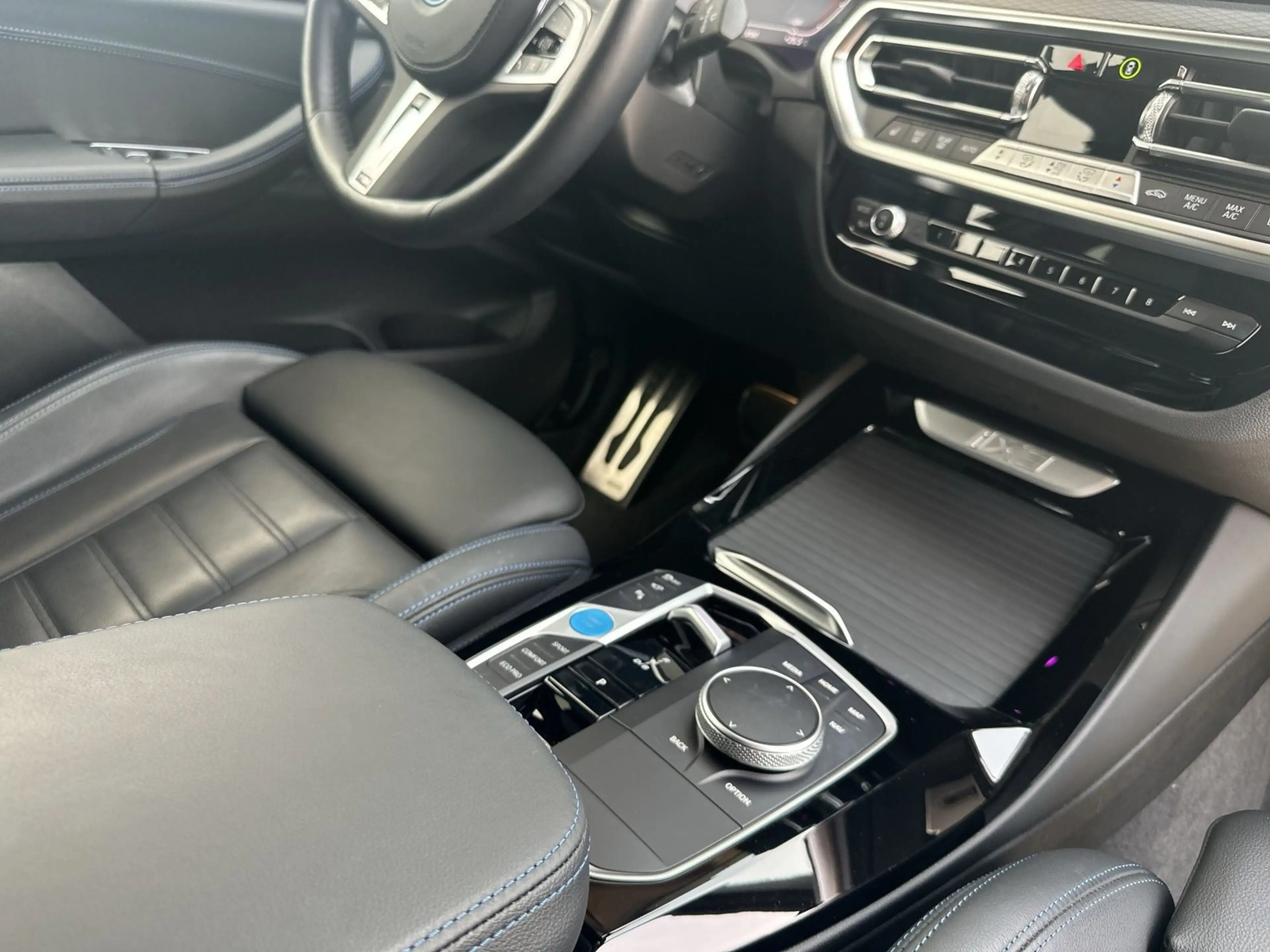 BMW iX3 M Sport — photo 7