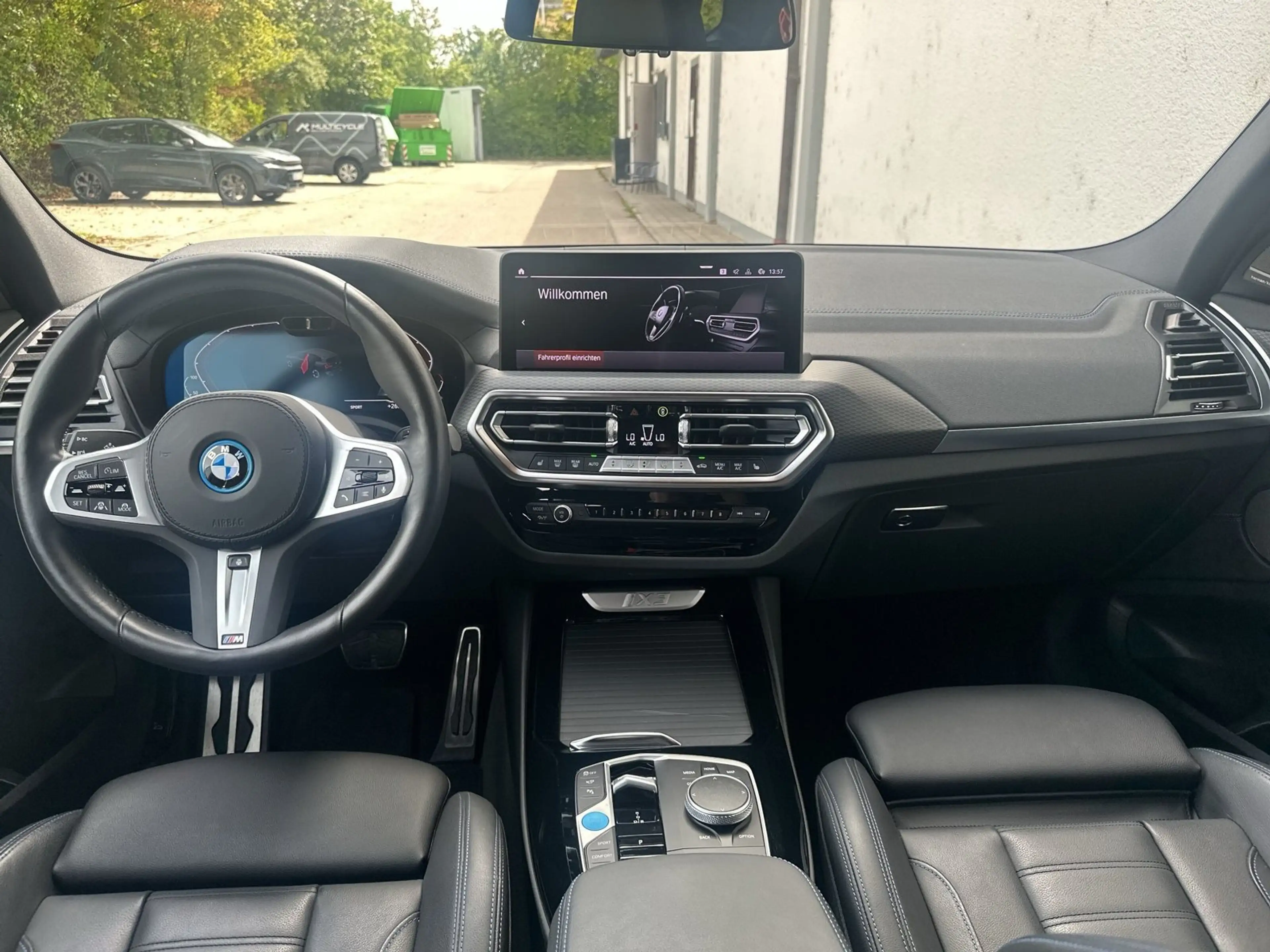 BMW iX3 M Sport — photo 5