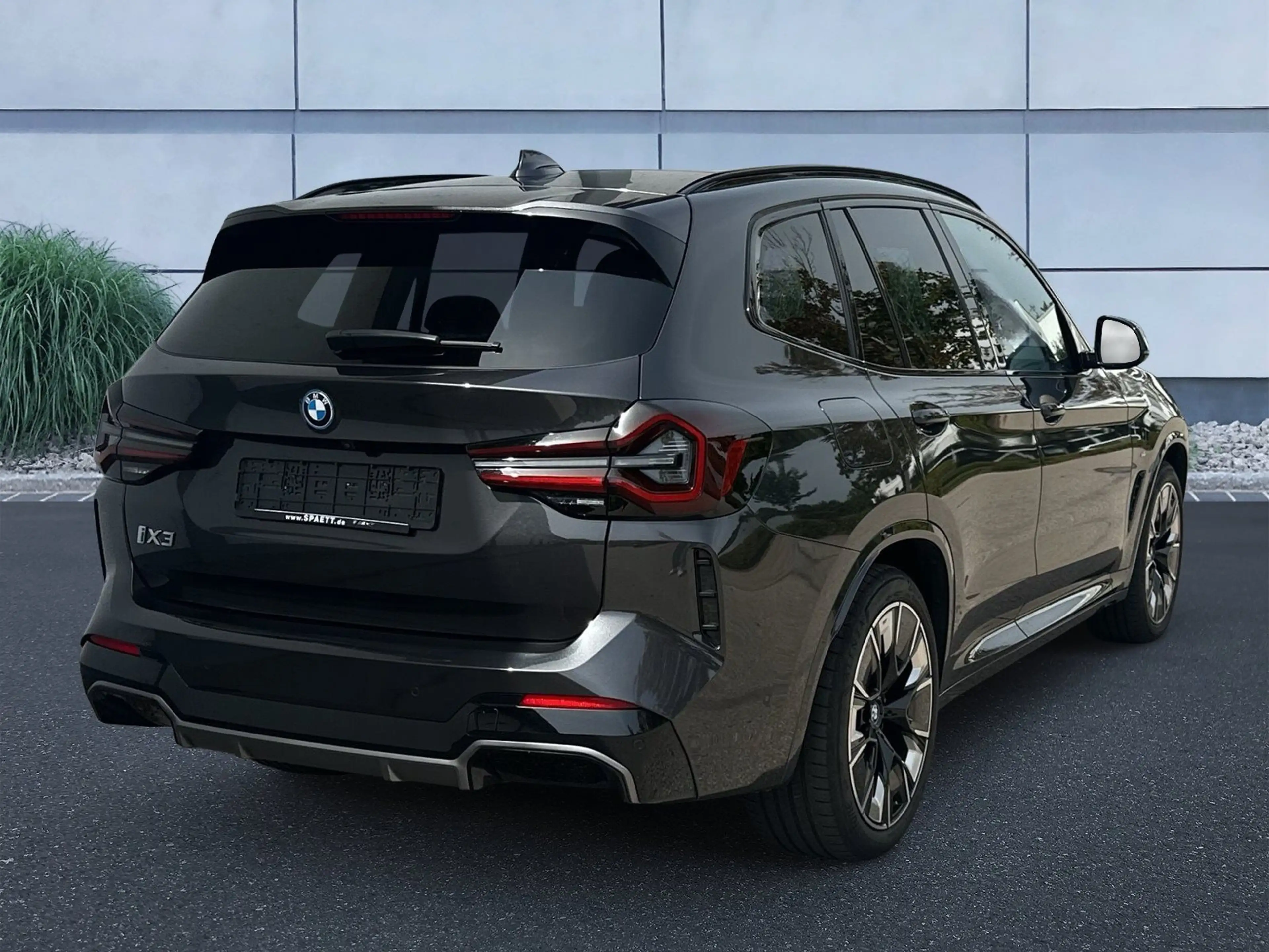 BMW iX3 M Sport — photo 3