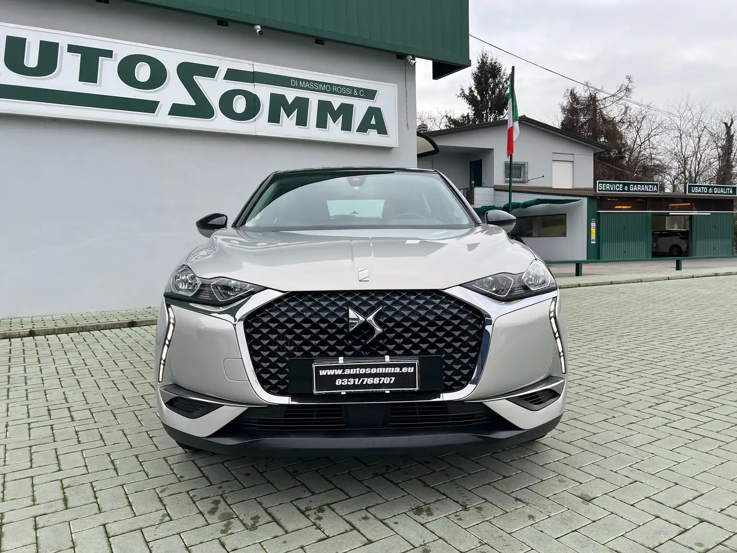 DS Automobiles DS 3 Crossback 1.5 bluehdi Business 100cv OK per NUOVI NEOPATEN. Gris - 2