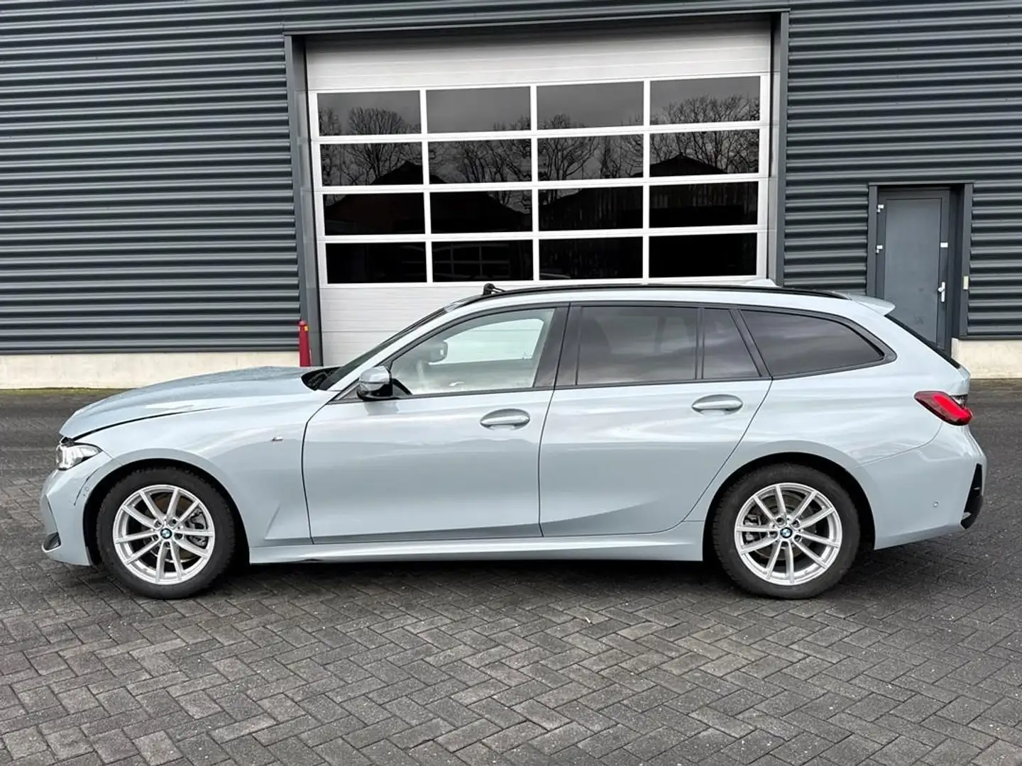 BMW 320 3-serie 320d, M-pakket, head up, panoramadak, 360 Grau - 2