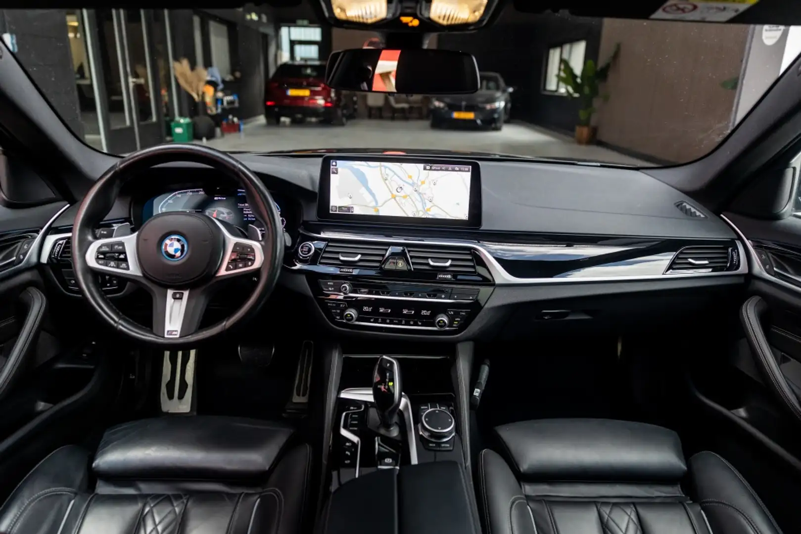 BMW 530 5-serie Touring 530e Bns Edit.+ | Pano | Memory | Negru - 2