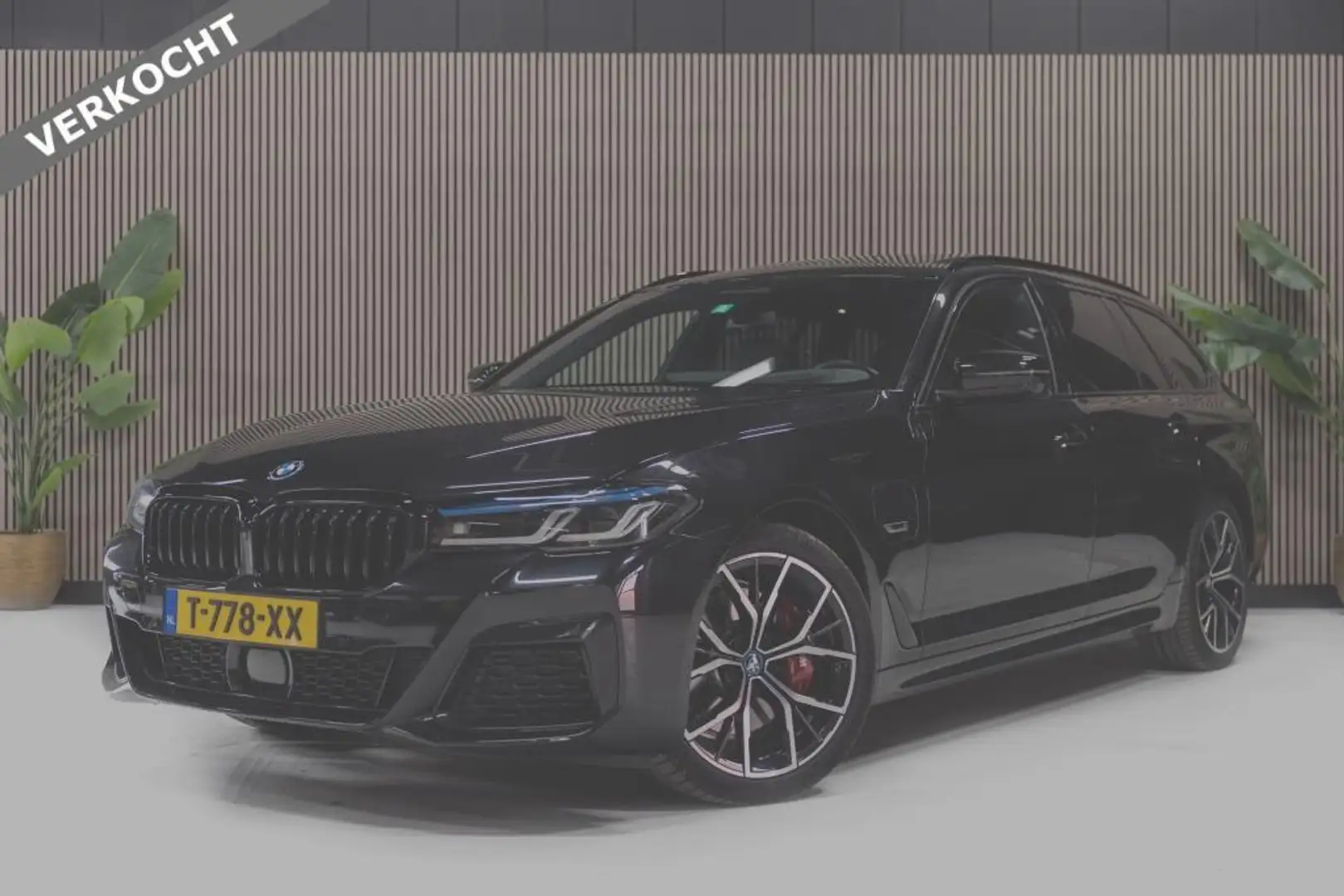 BMW 530 5-serie Touring 530e Bns Edit.+ | Pano | Memory | Negru - 1