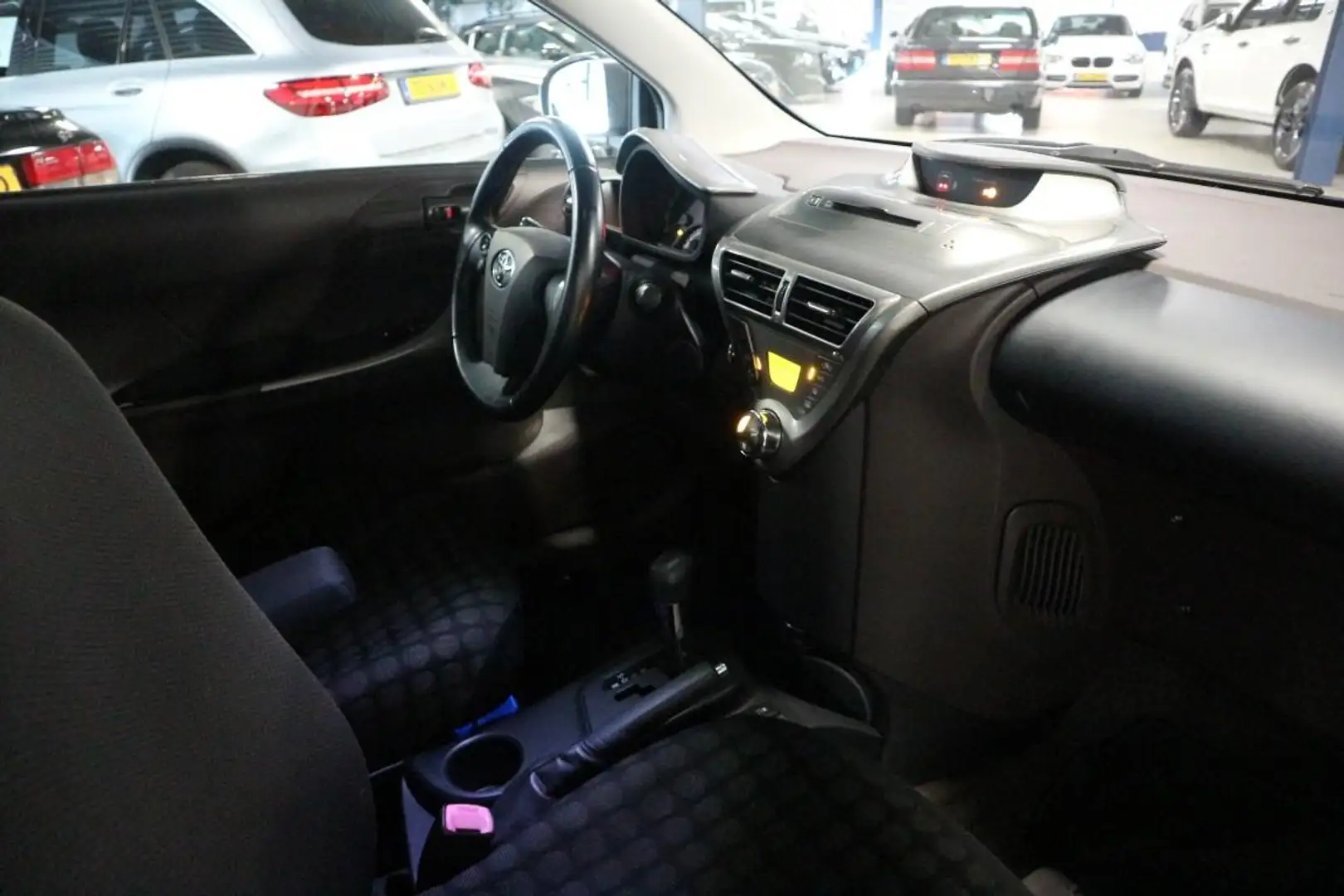 Toyota iQ 1.0 VVTi Comfort CRUISSE / CLIMA / FULL SERVICE ! Zwart - 2