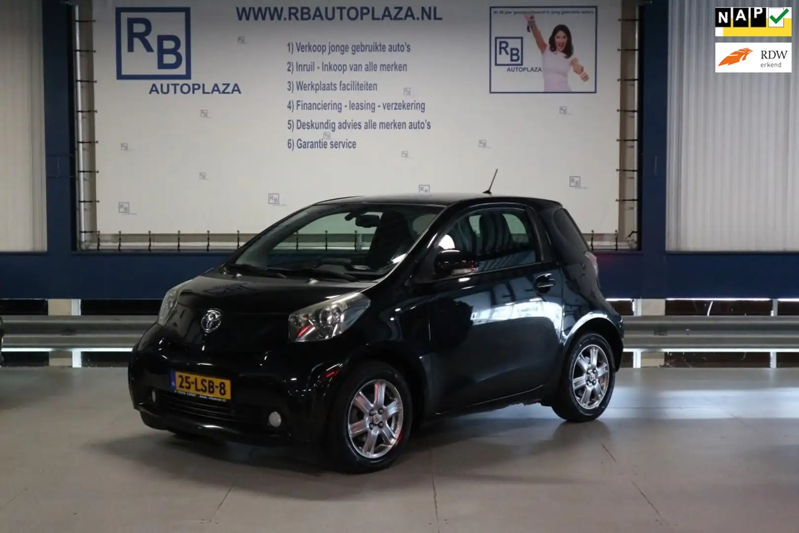 Toyota iQ 1.0 VVTi Comfort CRUISSE / CLIMA / FULL SERVICE ! Zwart - 1