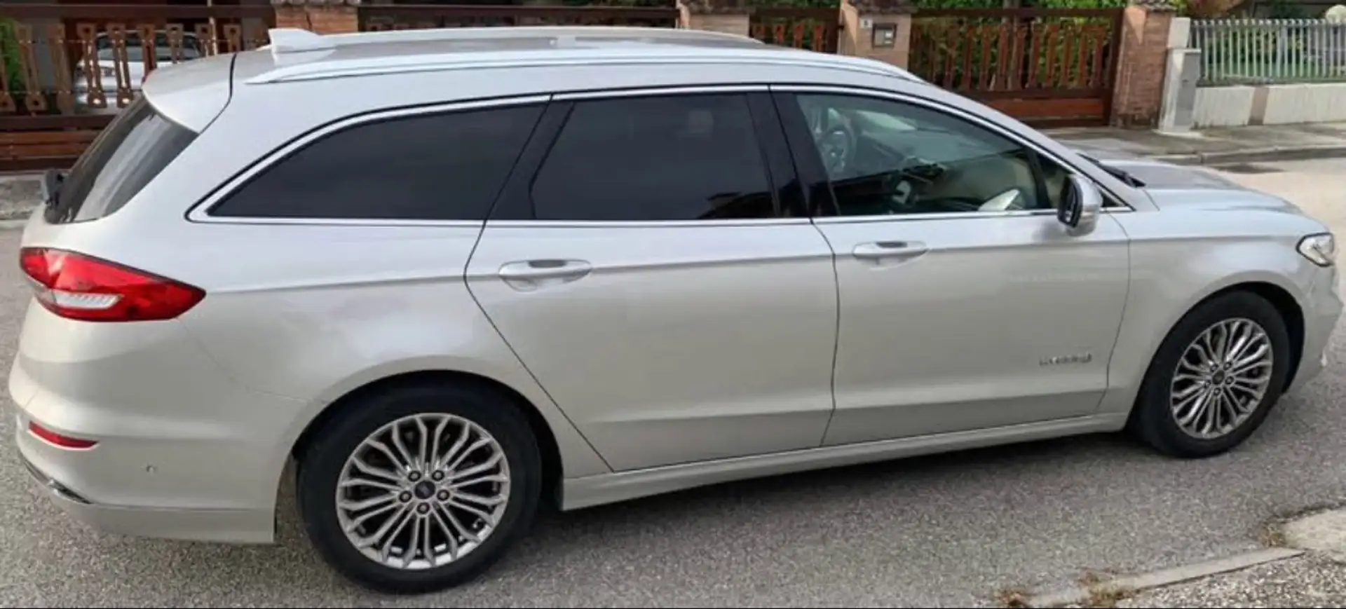 Ford Mondeo SW SW 2.0 hybrid Titanium Business Grigio - 1