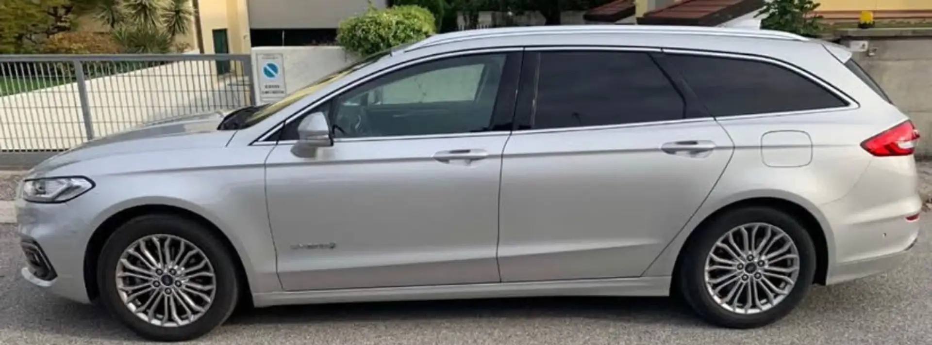 Ford Mondeo SW SW 2.0 hybrid Titanium Business Grigio - 2