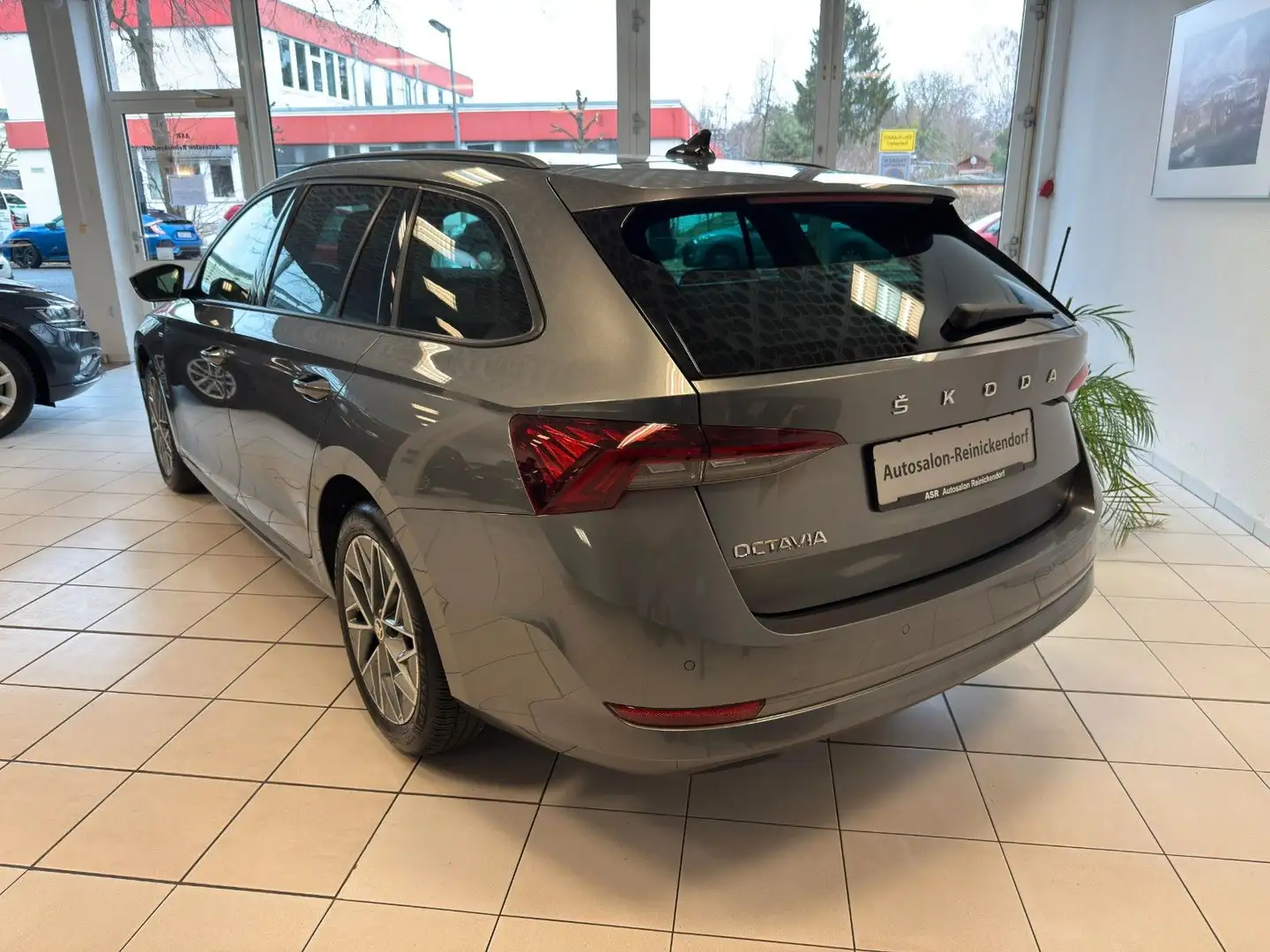 Skoda Octavia Combi 2.0 TDI DSG Ambition*AHK*LED*Navi* Grijs - 2