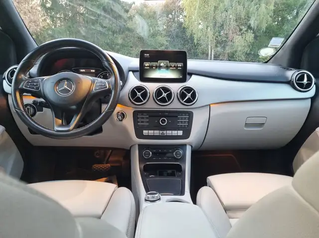 Mercedes-Benz Unknown Model view 11