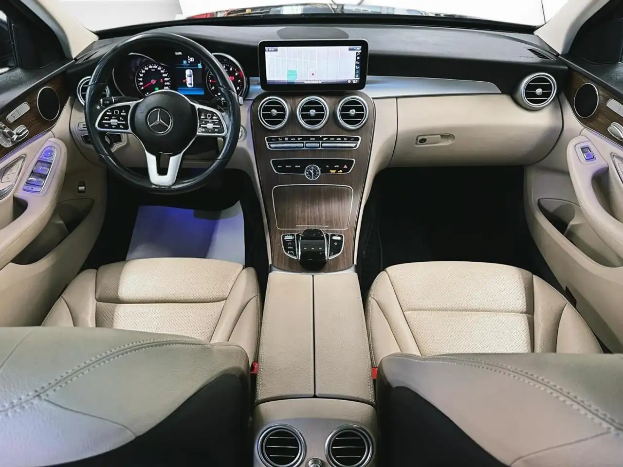 Mercedes-Benz C-Class снимка Mercedes-Benz C-Class