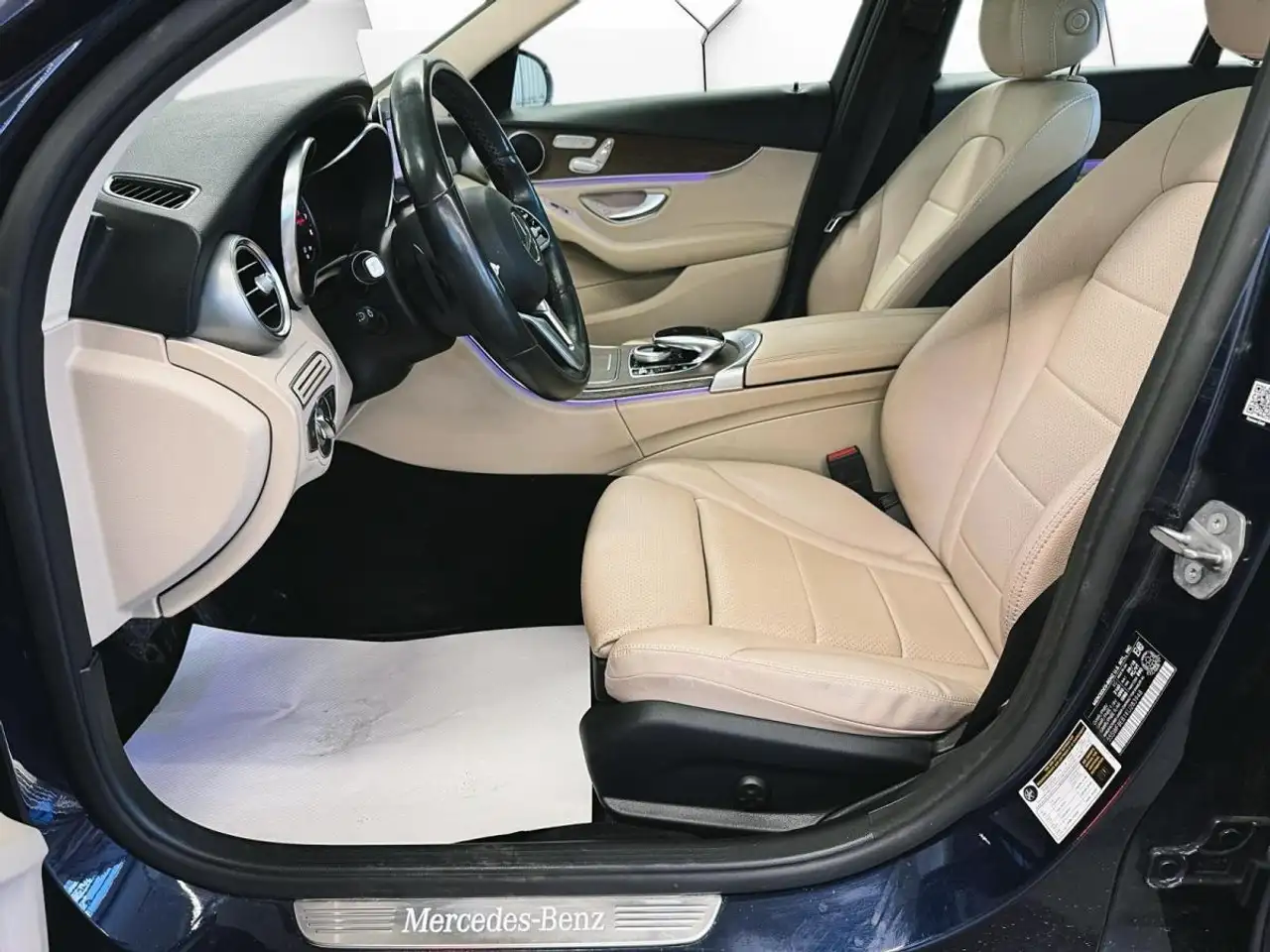 Mercedes-Benz C-Class снимка Mercedes-Benz C-Class