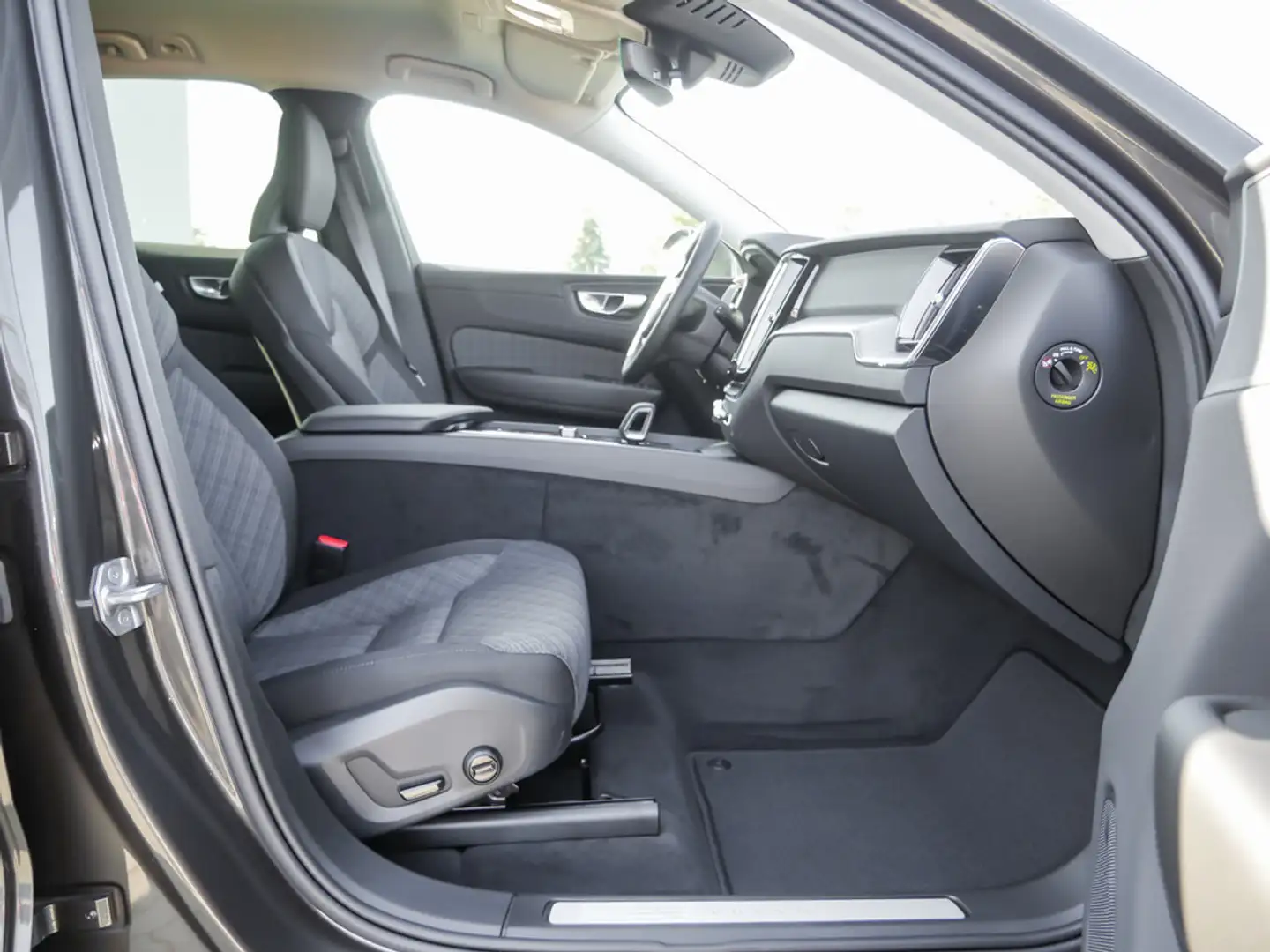 Volvo XC60 B4°Benzin°Momentum Pro°Google°Cam LED Grau - 2