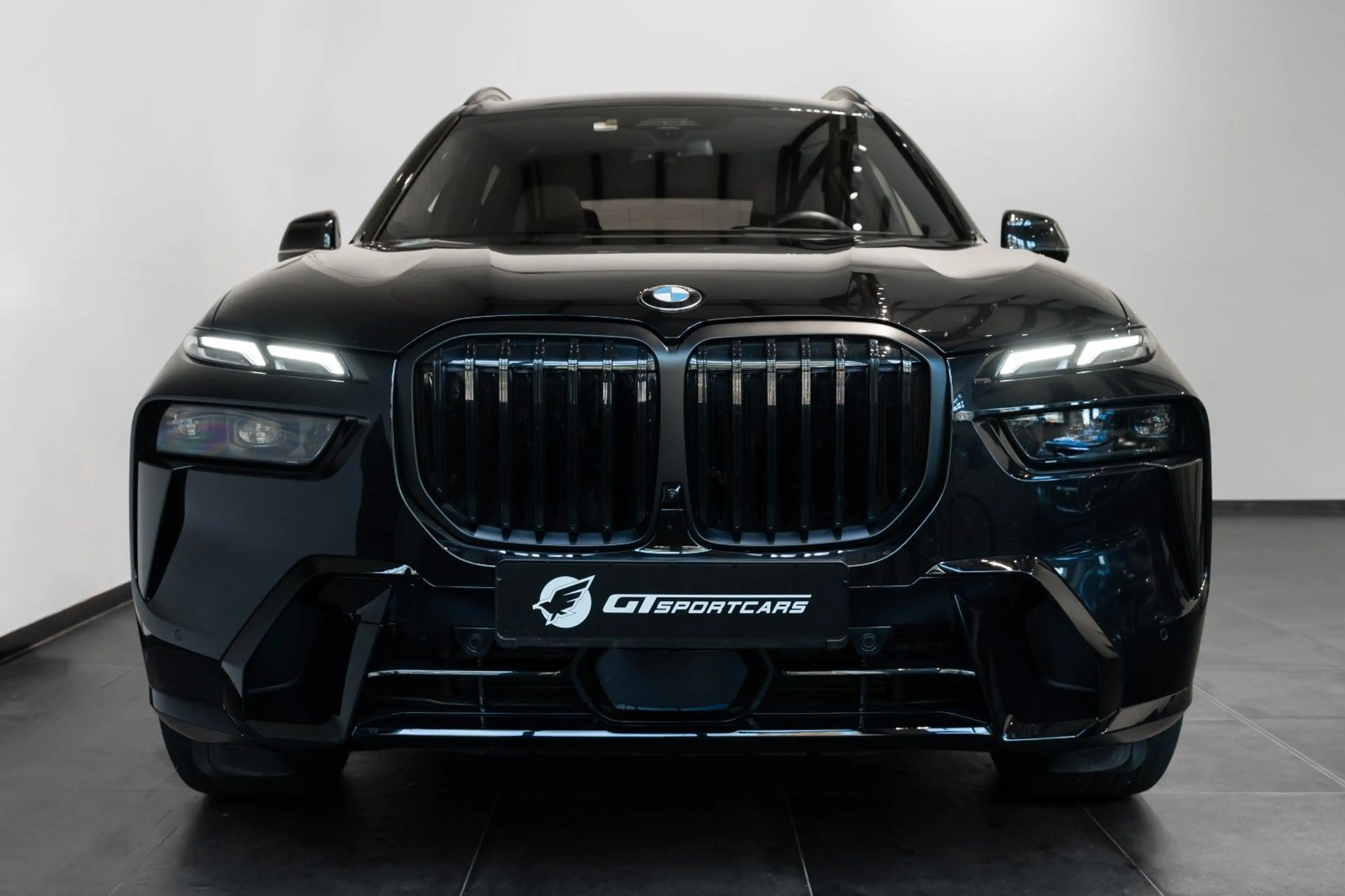 BMW X7 xDrive40i M Sport Pro*Sky*Massage*AHK*22" — photo 2