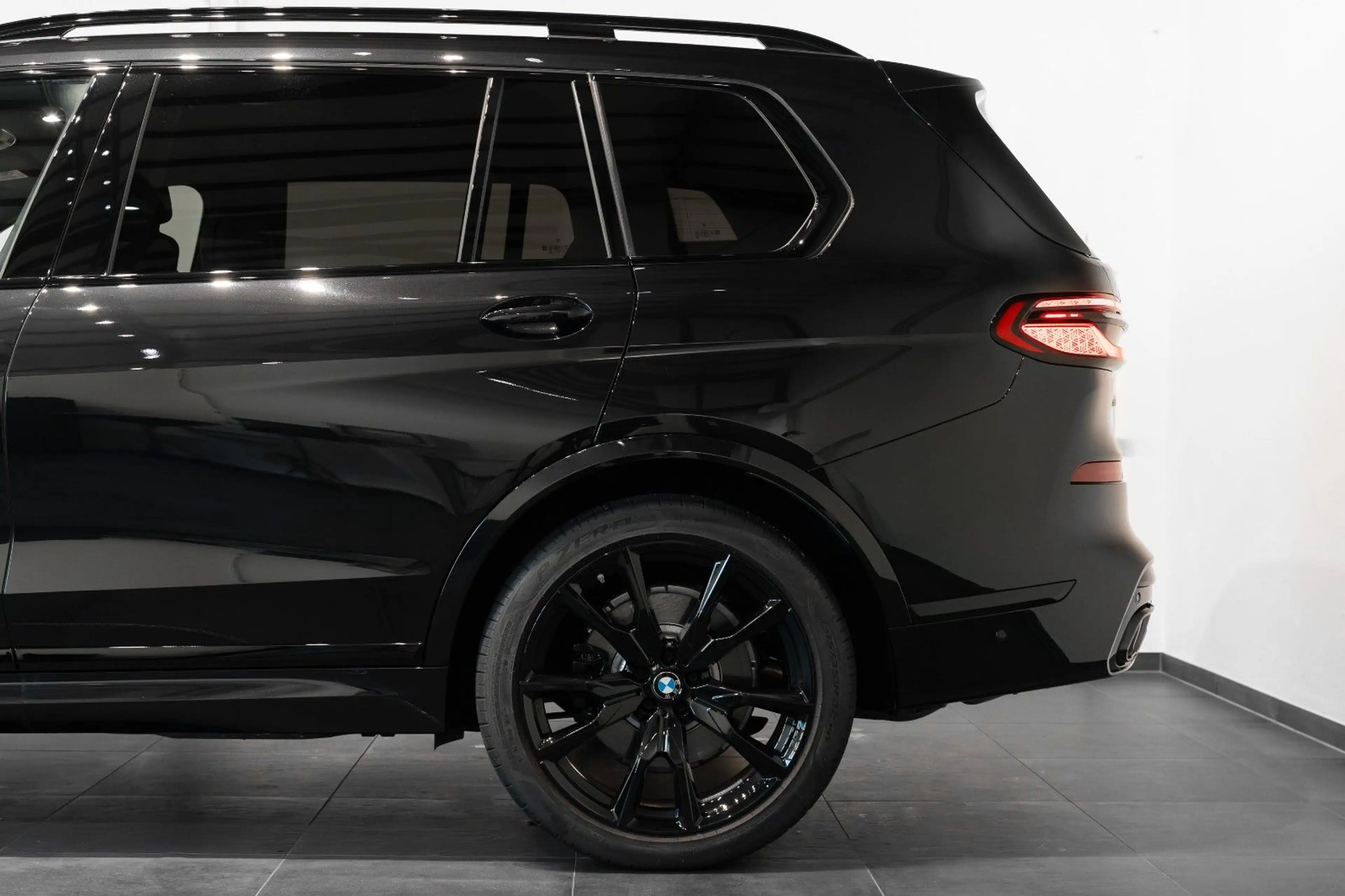 BMW X7 xDrive40i M Sport Pro*Sky*Massage*AHK*22" — photo 9