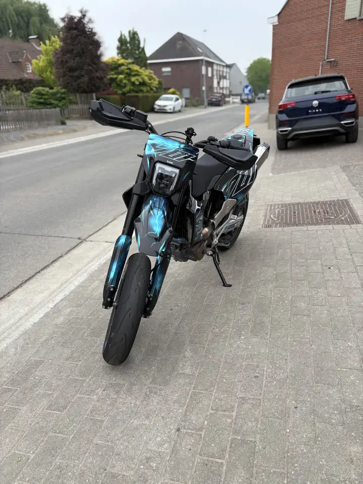 Husqvarna 701 Supermoto