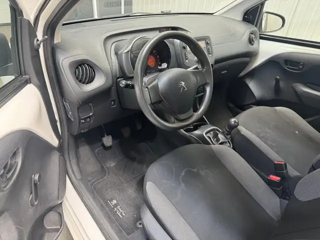Peugeot 108 view 10