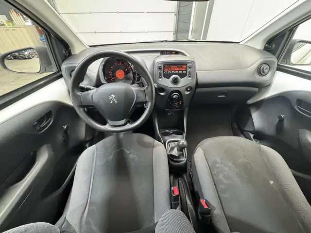 Peugeot 108 view 9