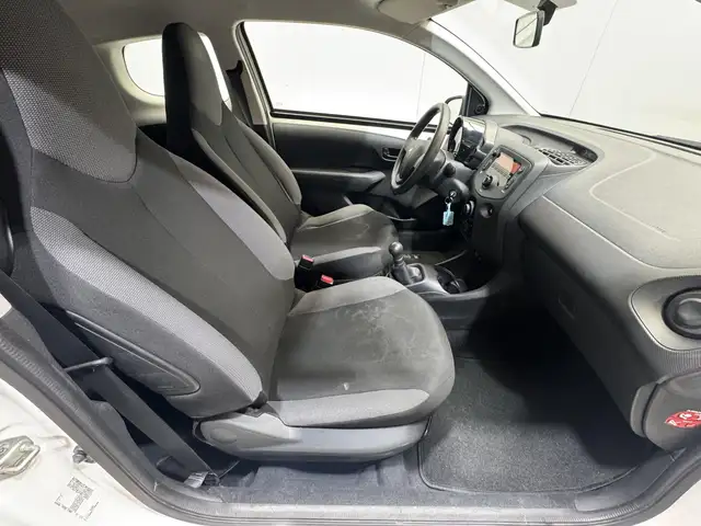 Peugeot 108 view 11
