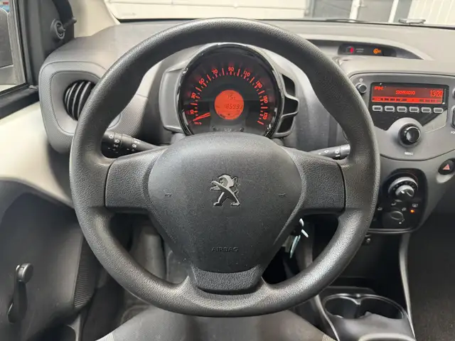 Peugeot 108 view 13