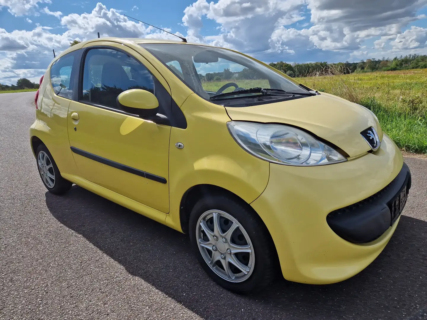 Peugeot 107 107  3-Türer 70 Petit Filou. Tüv bei Kaufneu Gelb - 2