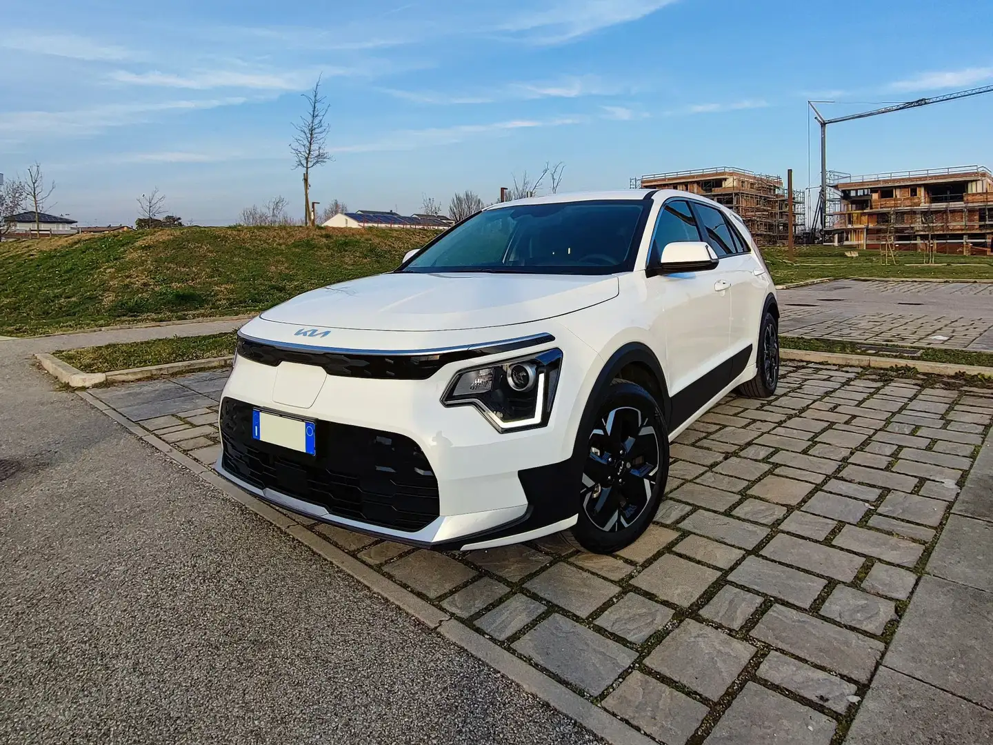 Kia e-Niro Niro EV 64,8 kWh + Gancio Traino Bianco - 1