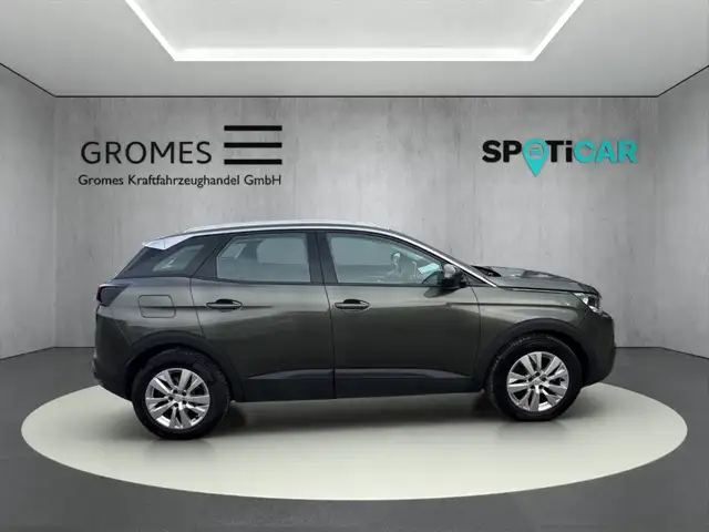 Peugeot 3008 view 2