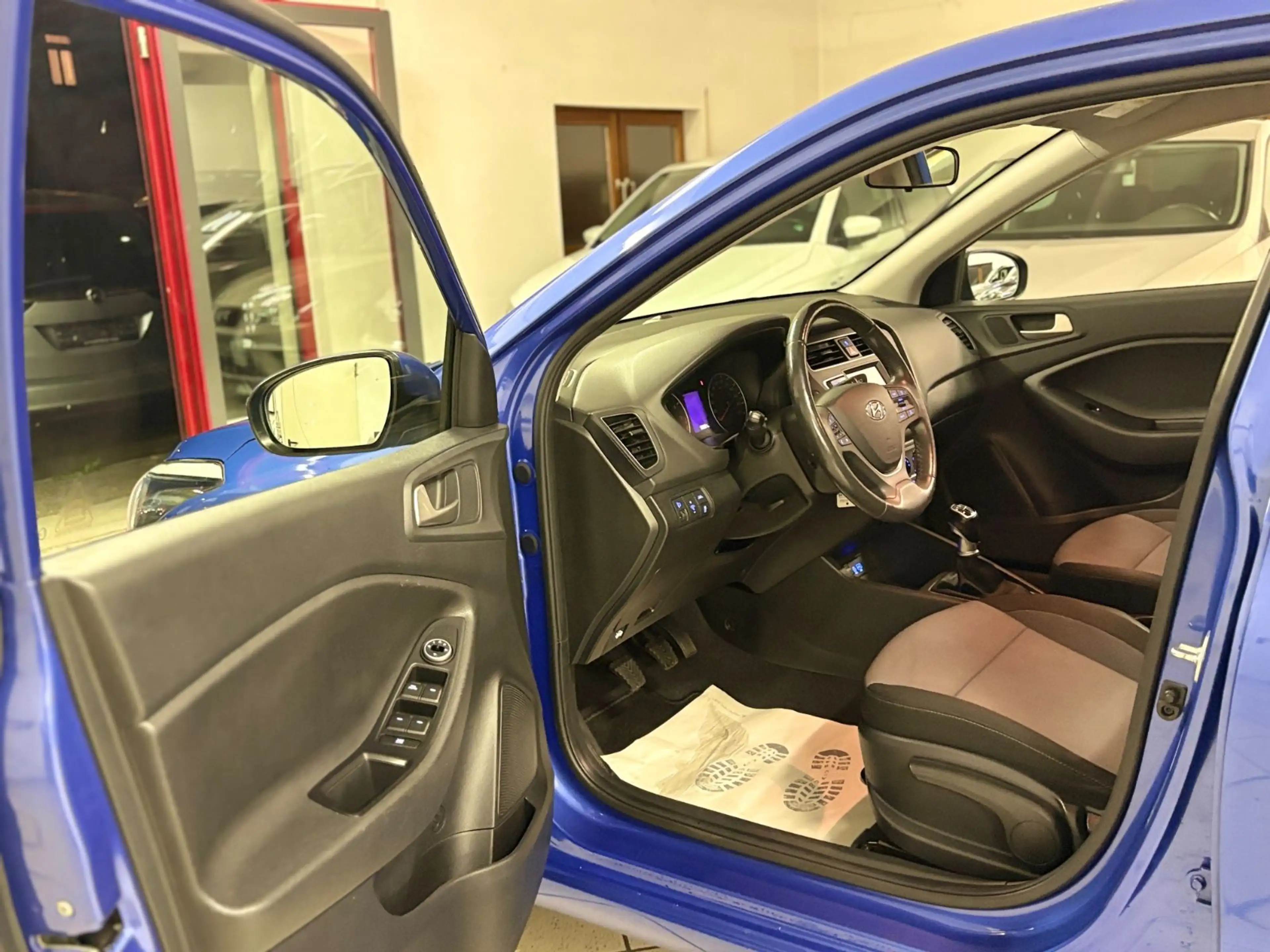 Hyundai i20 Trend | PDC | Service &HU/AU Neu | 8-Fach — photo 11